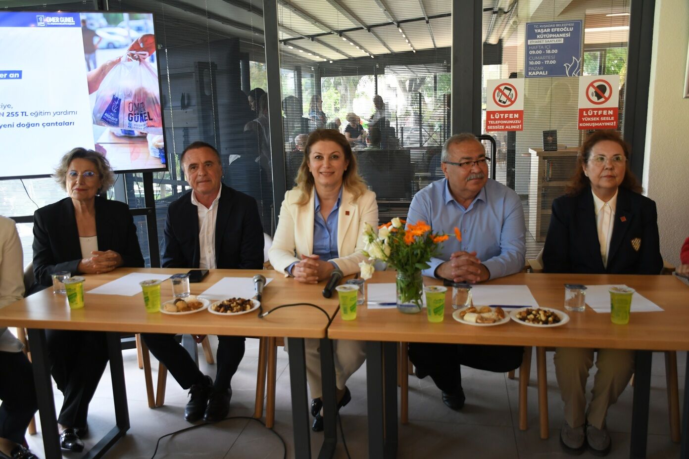 Chp Kadin Kollari Genel Baskani Gedike Kusadasinda Coskulu K 662254 1De926