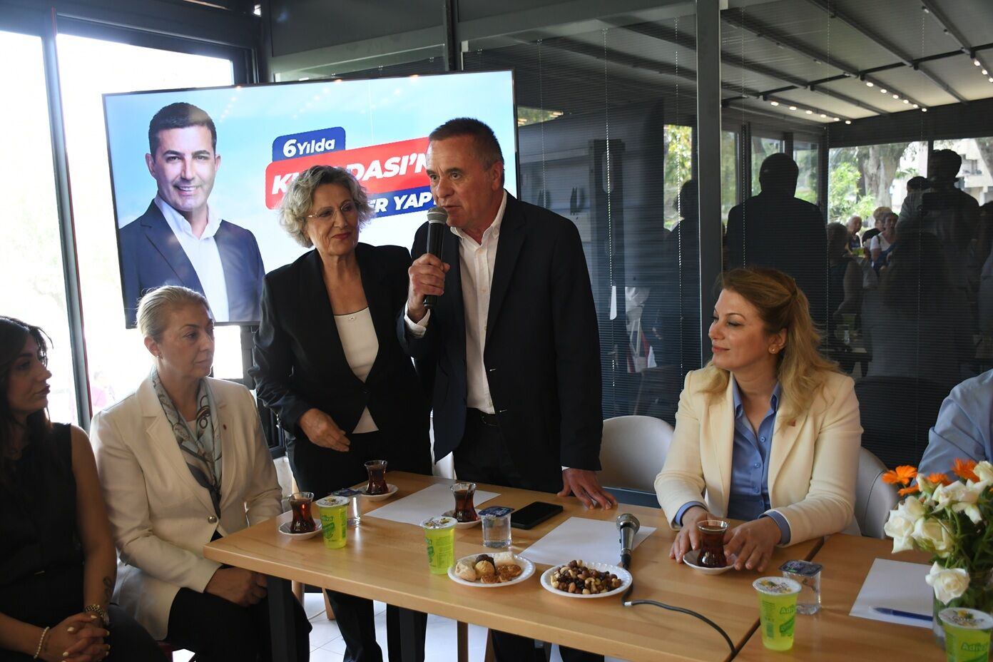 Chp Kadin Kollari Genel Baskani Gedike Kusadasinda Coskulu K 662254 289A14
