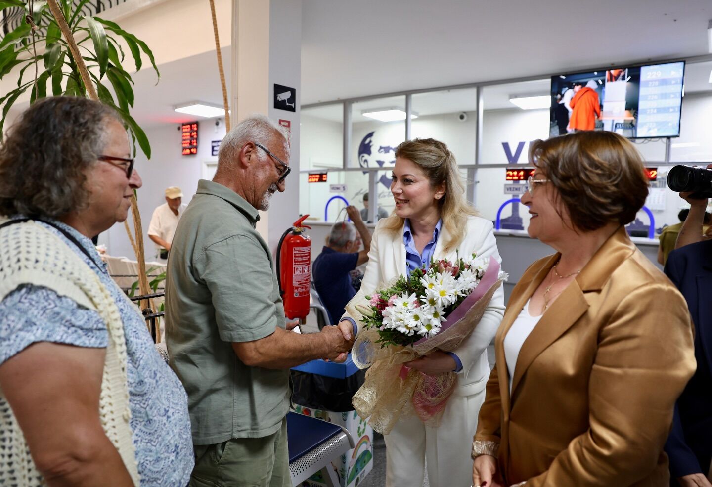 Chp Kadin Kollari Genel Baskanindan Baskan Gencaya Ziyaret 662246 688780
