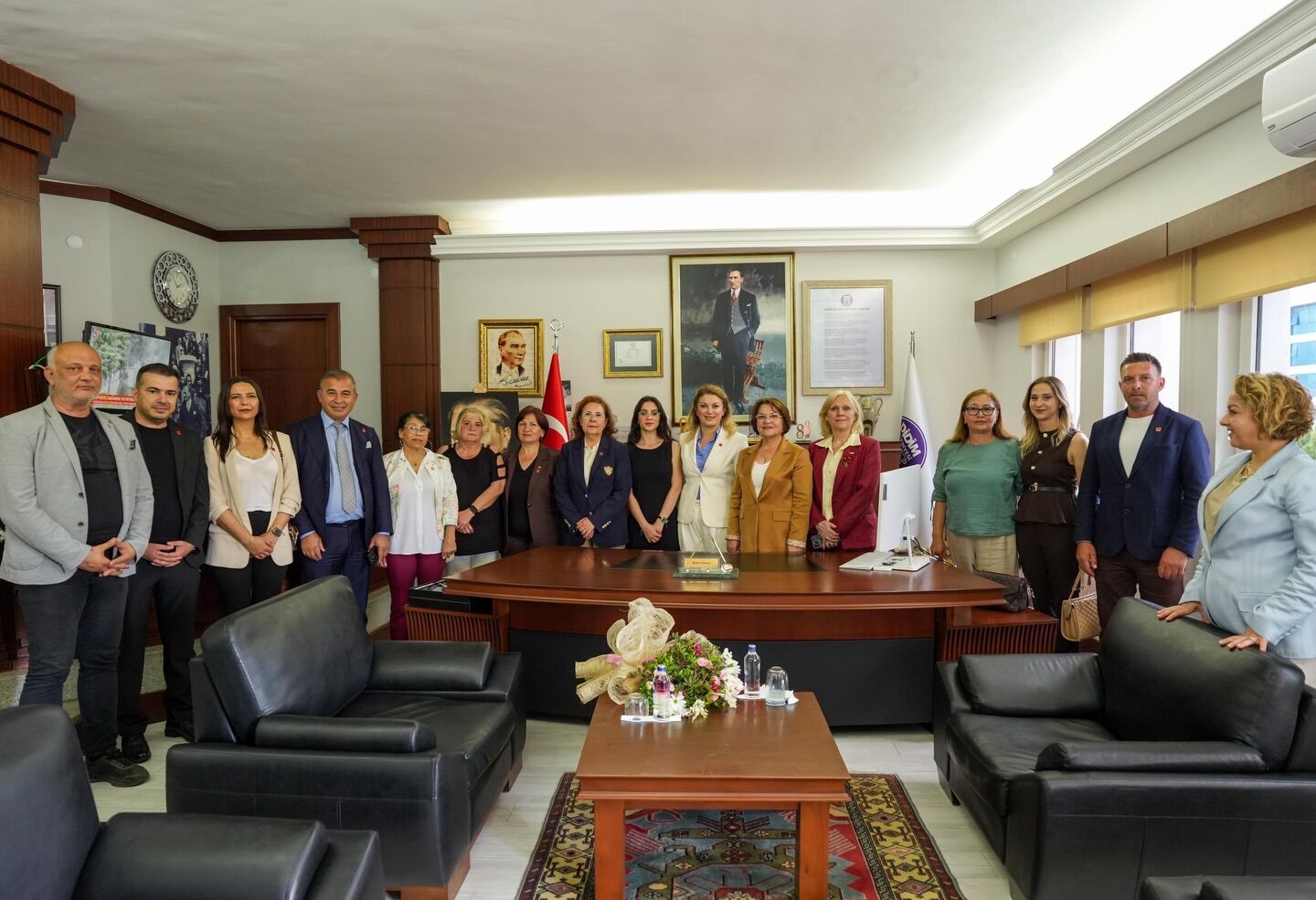 Chp Kadin Kollari Genel Baskanindan Baskan Gencaya Ziyaret 662246 B8455A