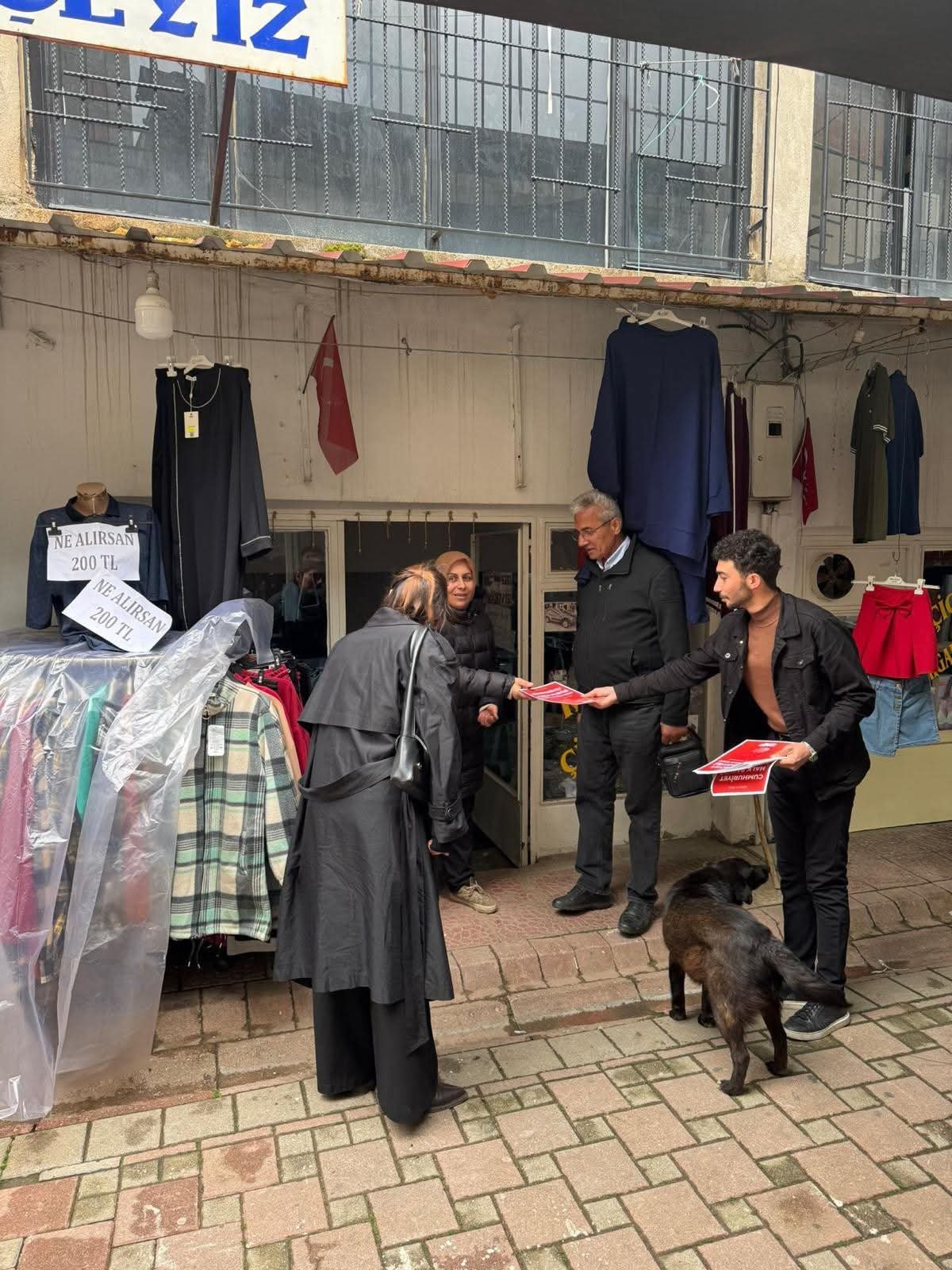 Chp Karacasuda Sahada Esnafi Ziyaret Ettiler 659356 53F691