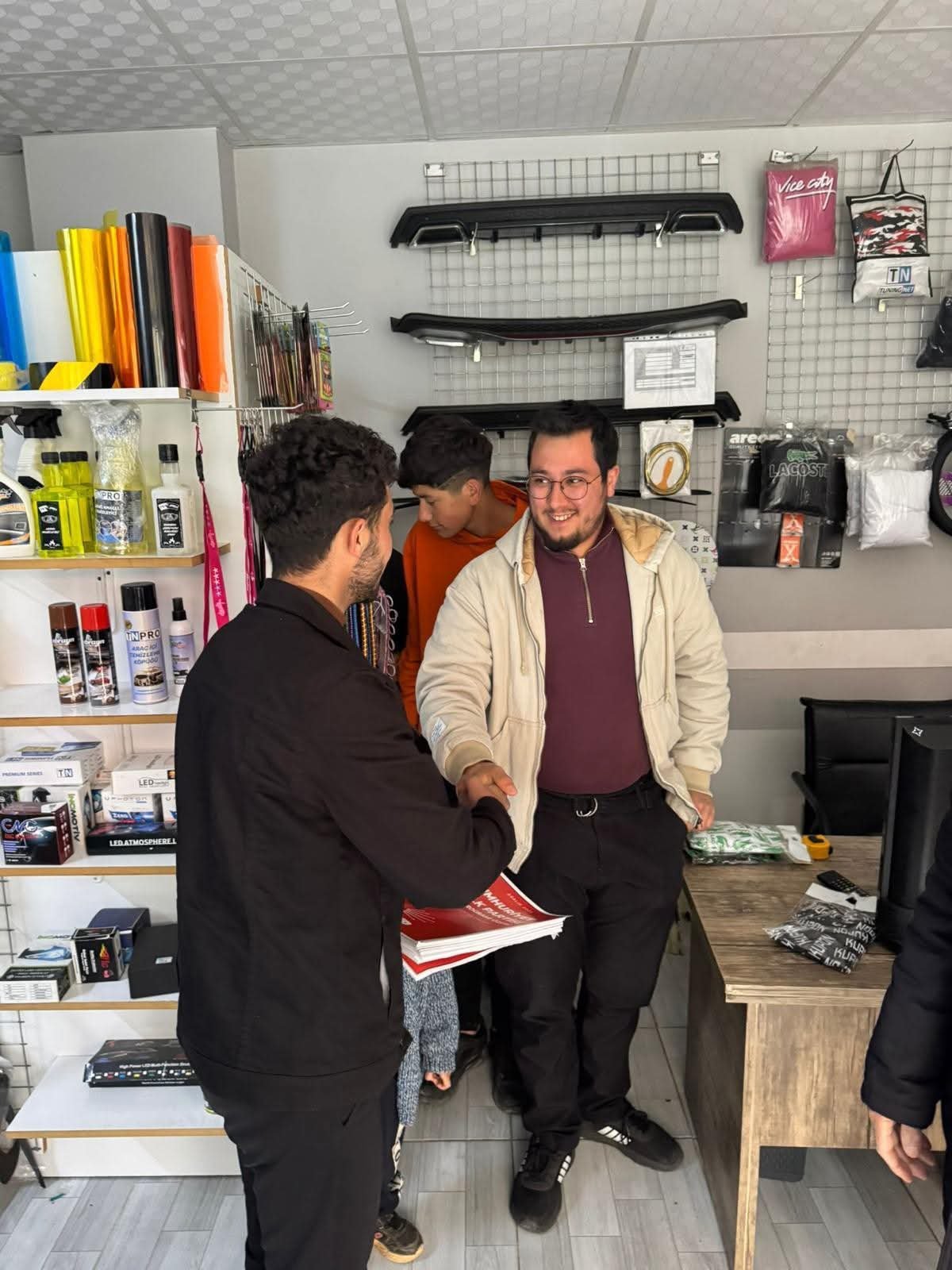 Chp Karacasuda Sahada Esnafi Ziyaret Ettiler 659356 817F69