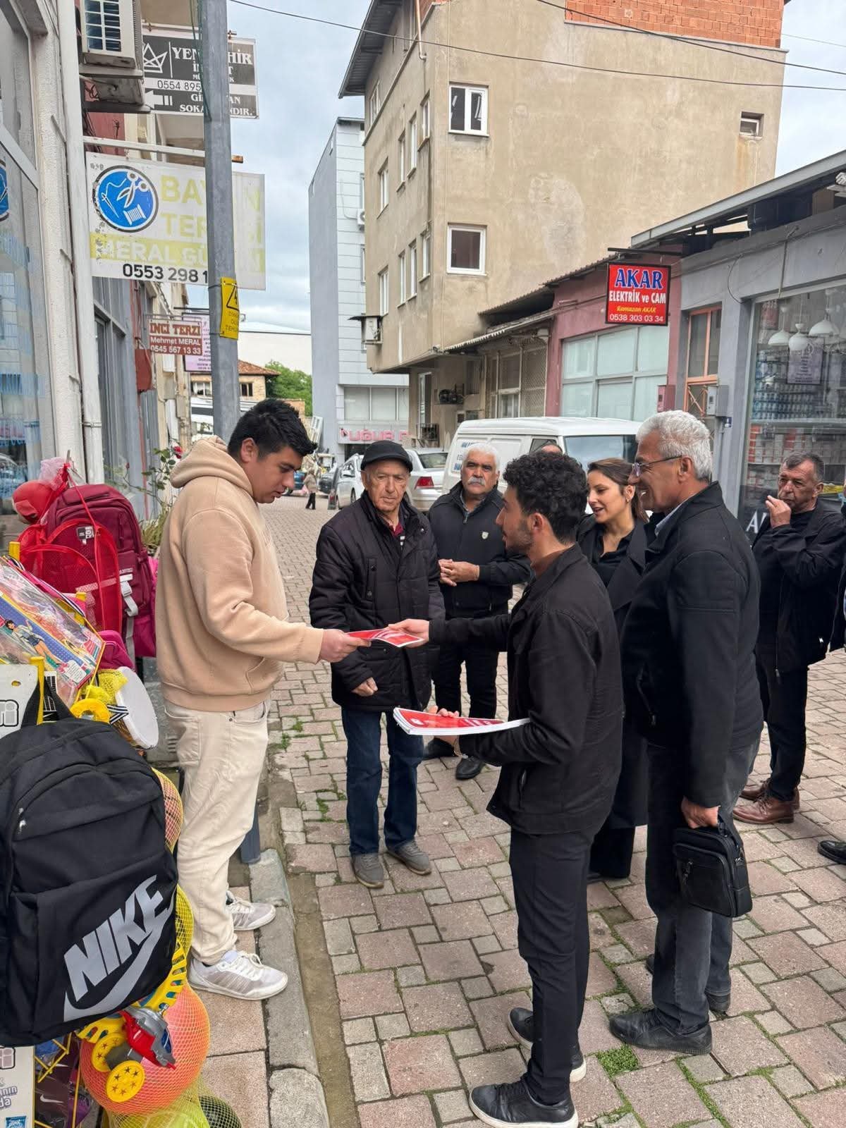 Chp Karacasuda Sahada Esnafi Ziyaret Ettiler 659356 90803E