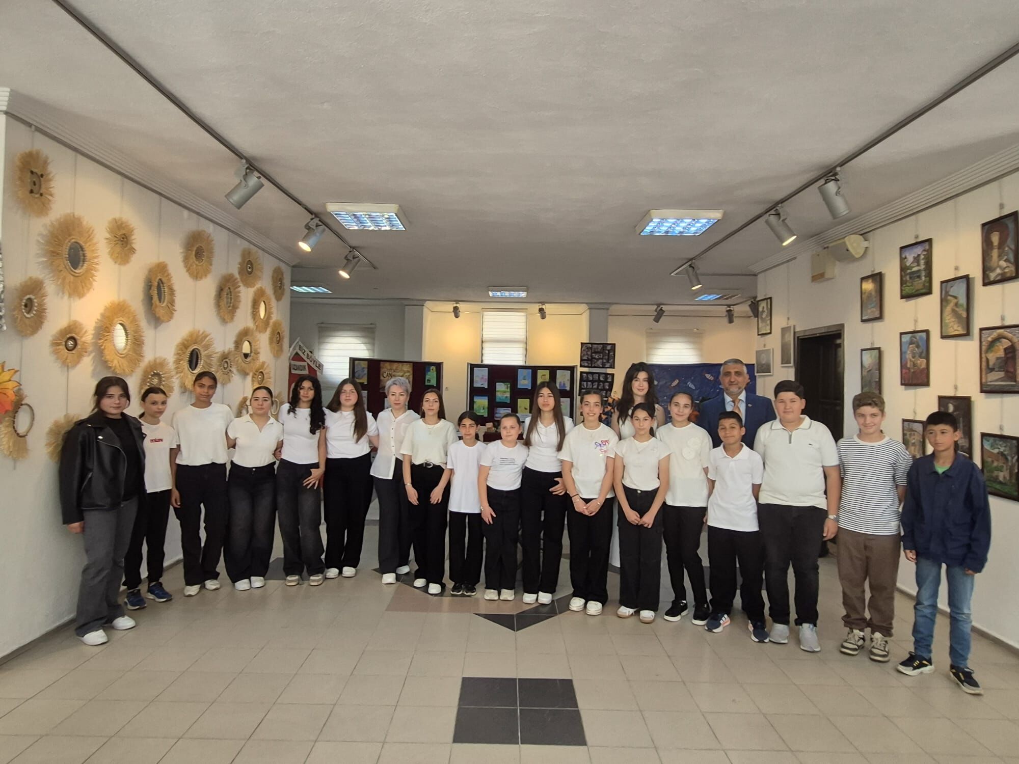 Ciftlik Ortaokulu Ogrencilerden Goz Kamastiran Sergi 664155 830305