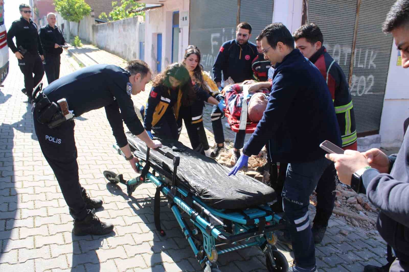 Coken Balkondan Zemine Dusen Engelli Genc Sevenlerini Uzdu 1779097804440 827523