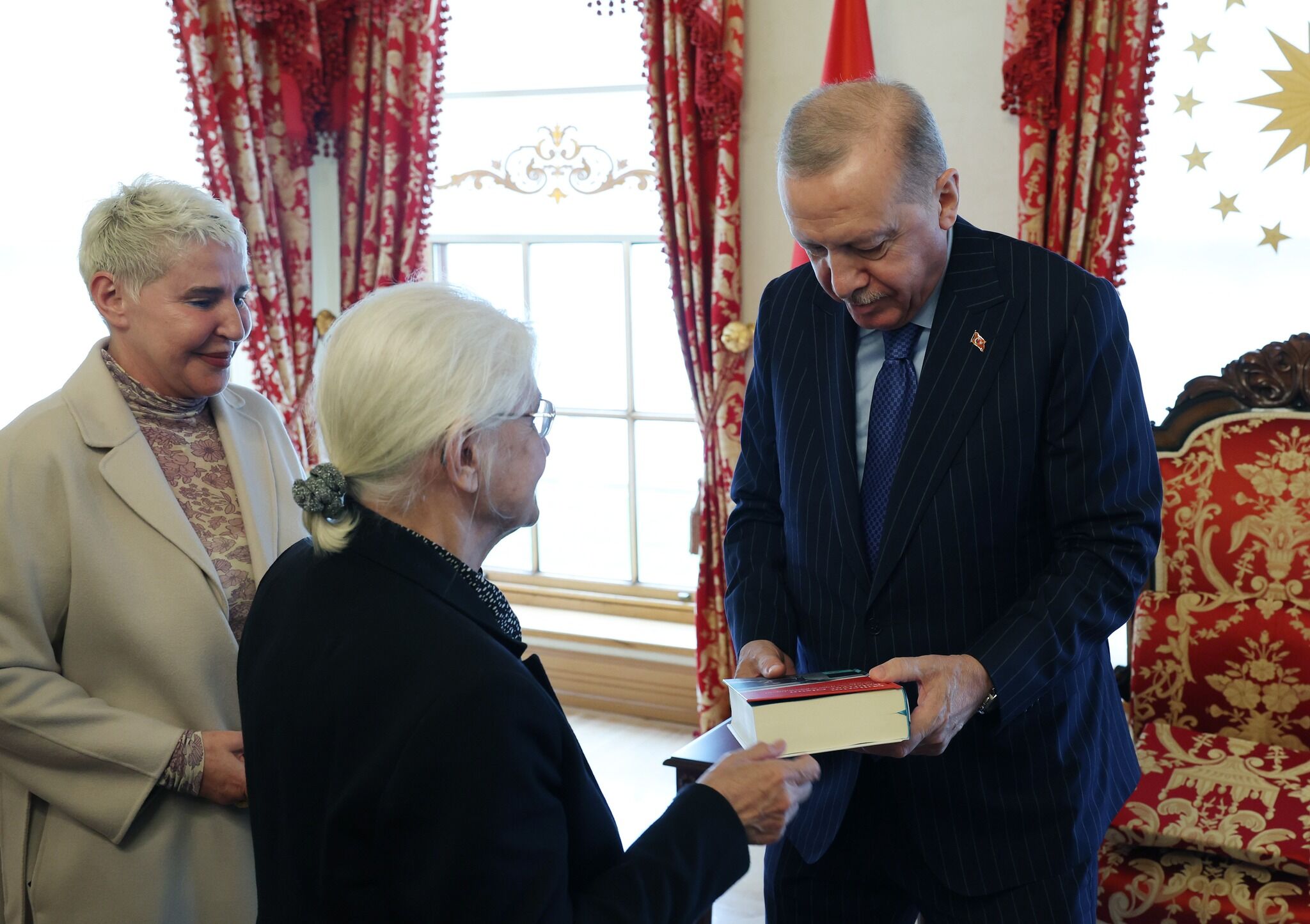 Cumhurbaskani Erdogan Aydinli Aileyi Kabul Etti 665670 3D9552