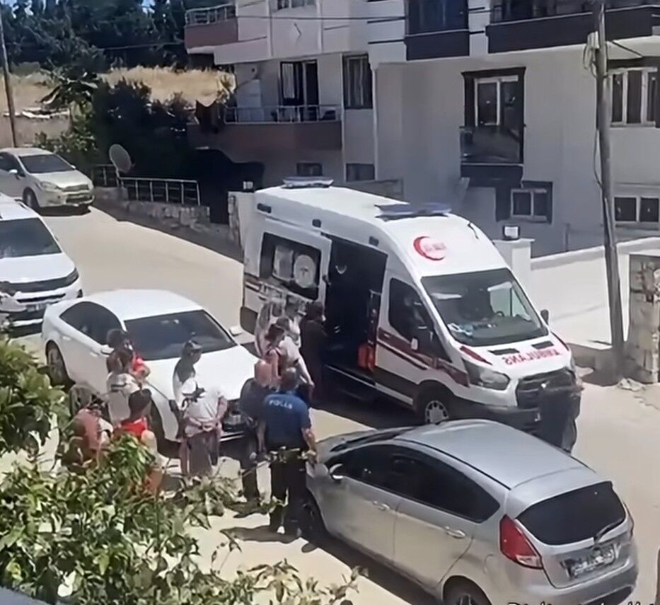 Didimde Damat Dehseti 3 Kisiyi Bicaklayip Kacti 666352 9Cd025