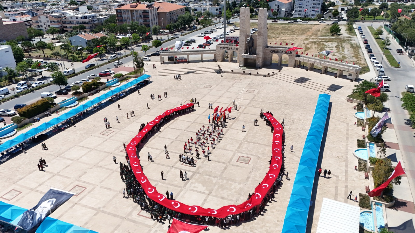 Didimde Genclik Haftasi Coskusu Dev Turk Bayragiyla Yurudule 662562 263D3F