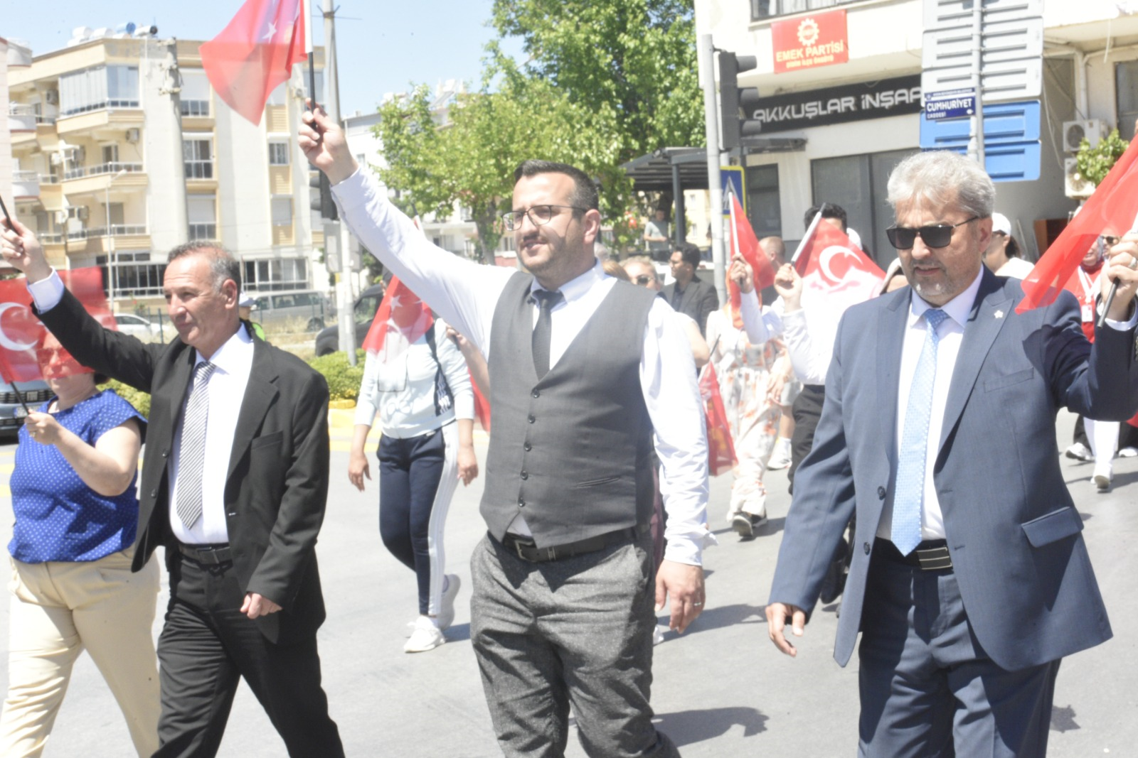 Didimde Genclik Haftasi Coskusu Dev Turk Bayragiyla Yurudule 662562 5E90C9