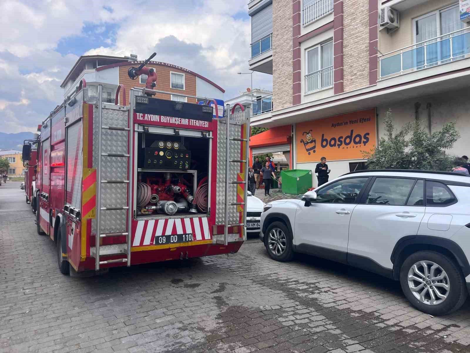 Dumanlari Goren Yasli Kadin Fenalasti 1777734008957 921741