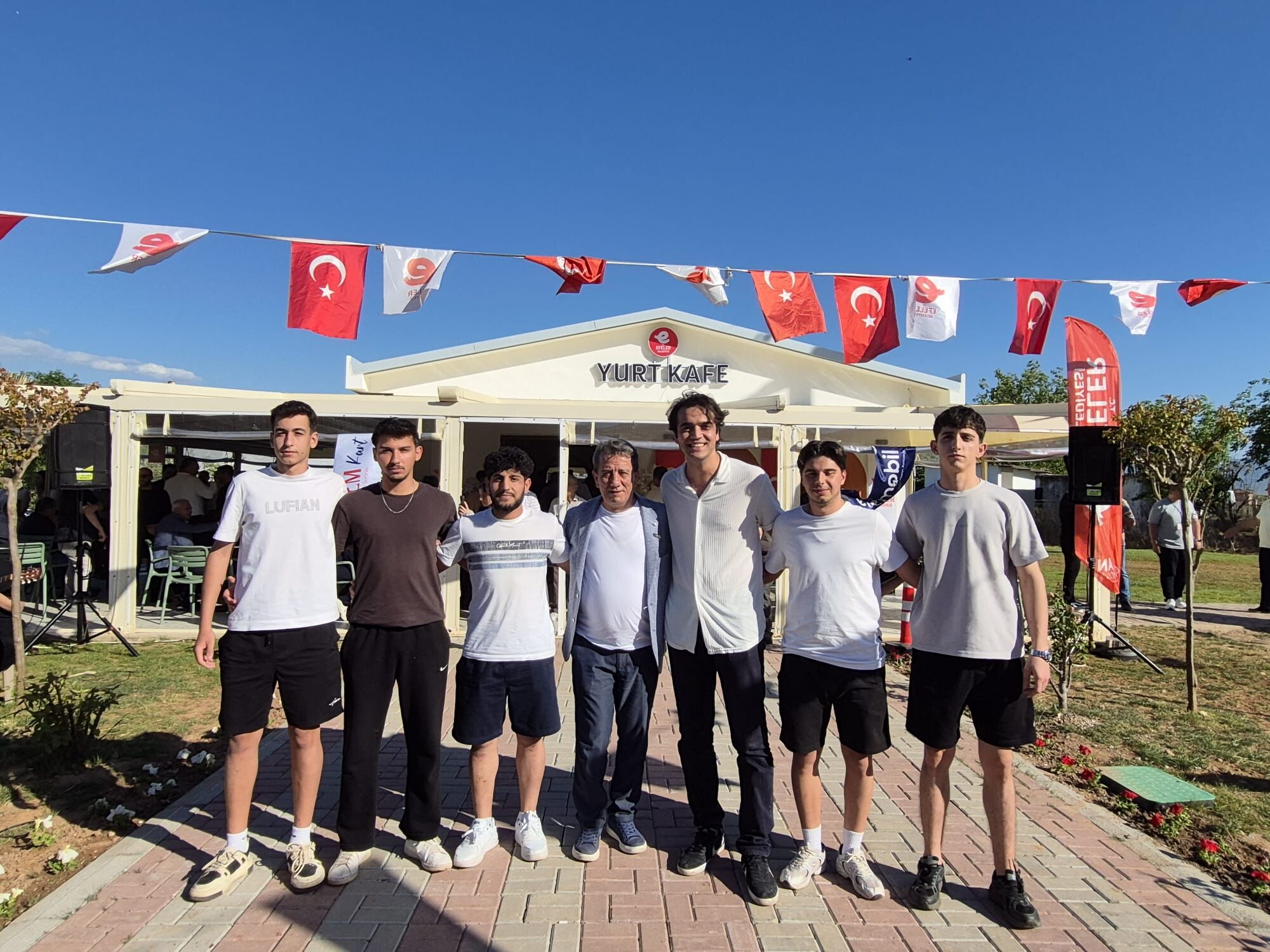 Efeler Belediyesi Yurt Kafe Ve Isikli Parkini Hizmete Acti 663320 26A421