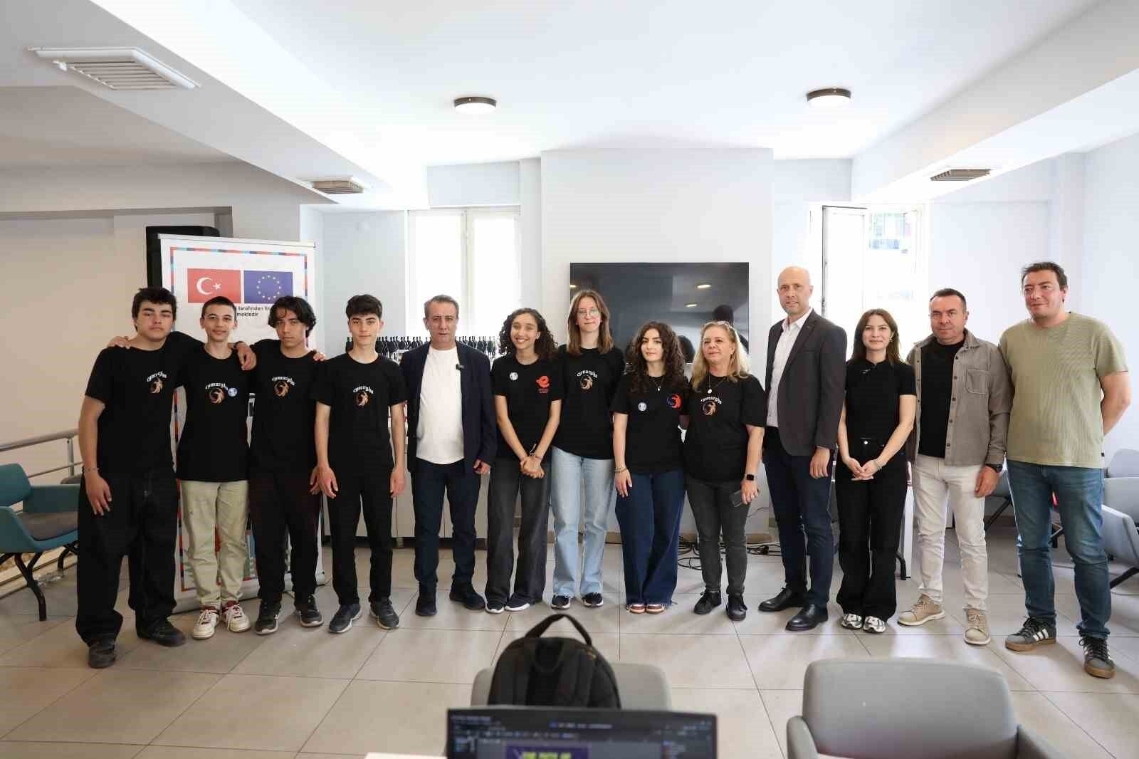 Efeler De Genc Yazilimcilar Tasarladi Baskan Yetiskin Tebrik Etti 1778410202670 712383