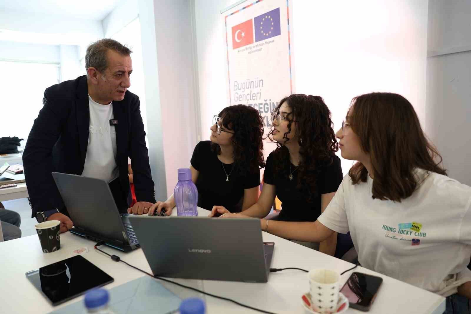 Efeler De Genc Yazilimcilar Tasarladi Baskan Yetiskin Tebrik Etti 1778410203559 741858
