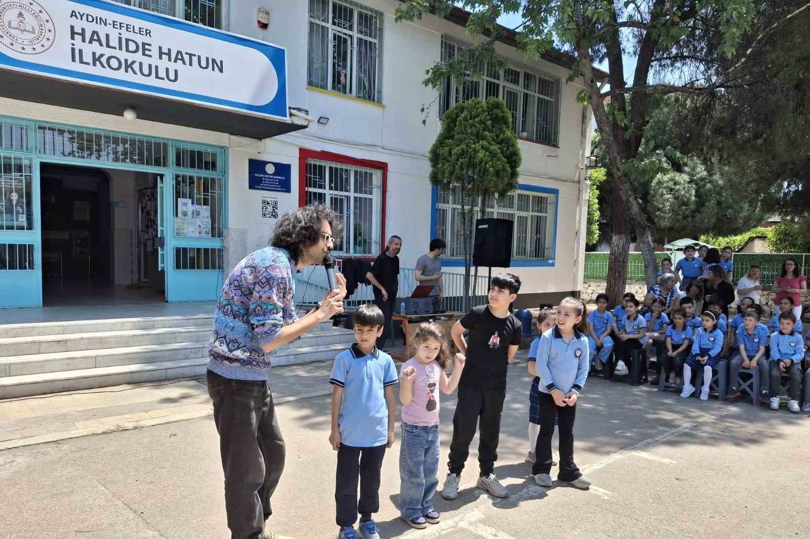 Efeler In Sanatcilari Cocuklar Icin Sahneye Cikti 1778159704697 631109