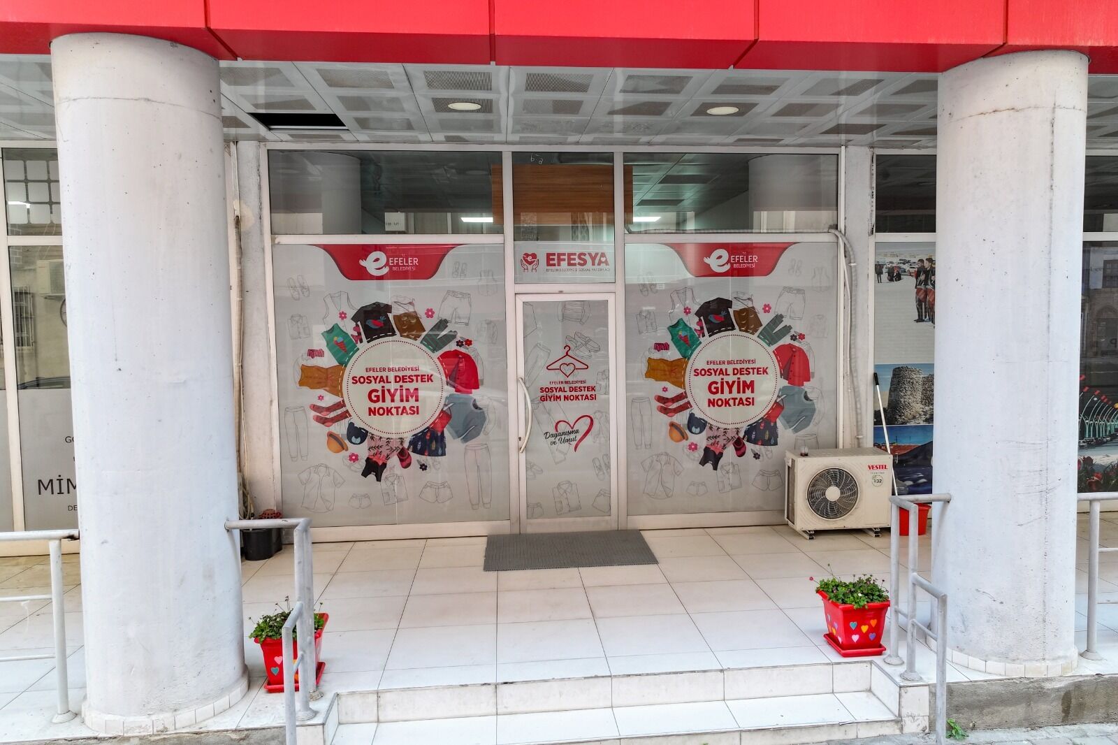 Efelerde Sosyal Destek Giyim Noktasi Yogun Ilgi Goruyor 661635 89C759
