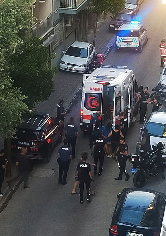 Elindeki Kilicla Mahalleyi Ayaga Kaldirmisti Sebebi Ortaya C 663529 234380