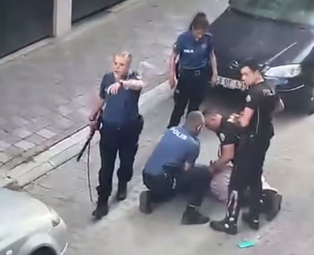 Elindeki Kilicla Mahalleyi Ayaga Kaldirmisti Sebebi Ortaya C 663529 7B0Efe