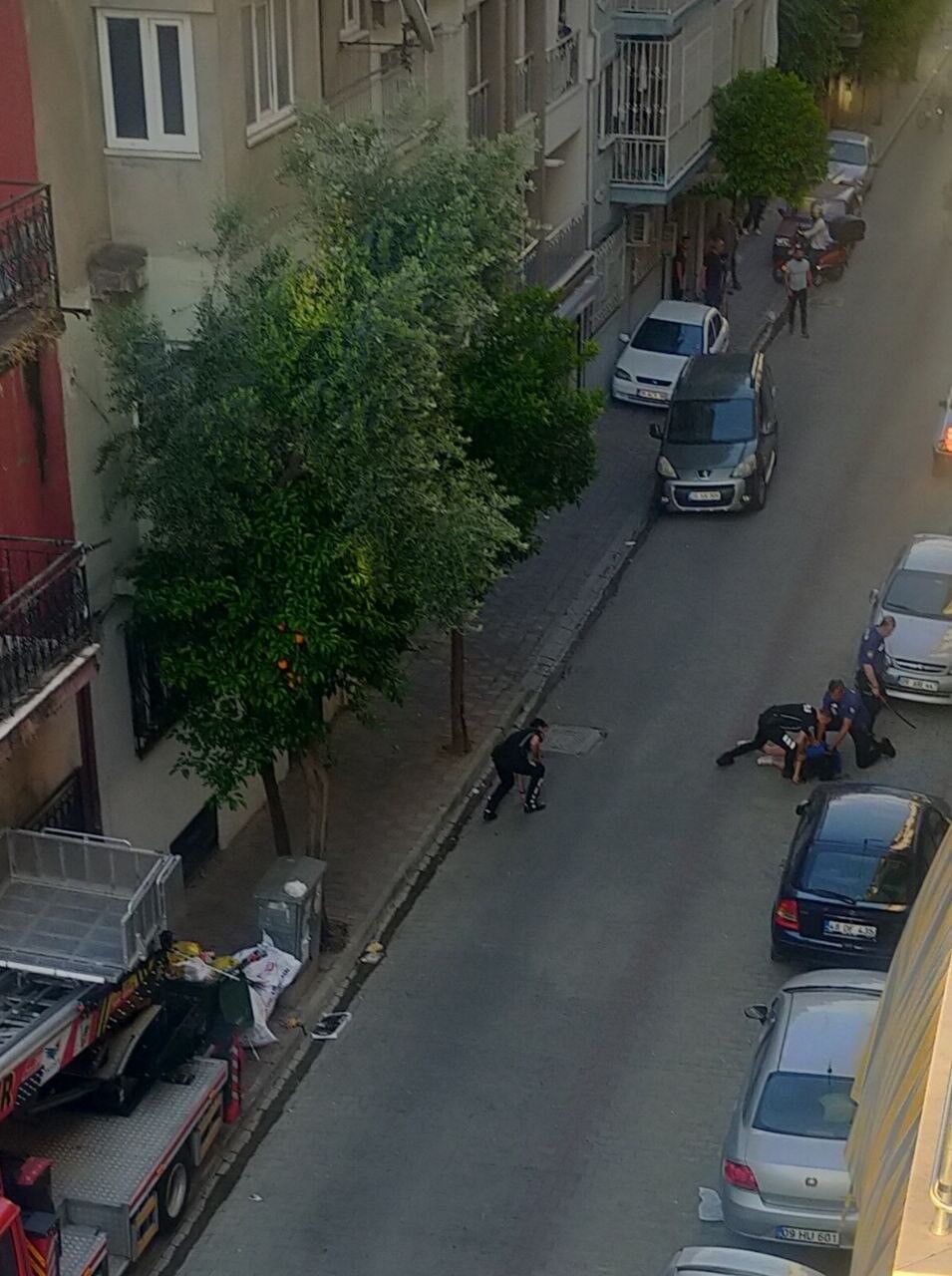 Elindeki Kilicla Mahalleyi Ayaga Kaldirmisti Sebebi Ortaya C 663529 B5563B