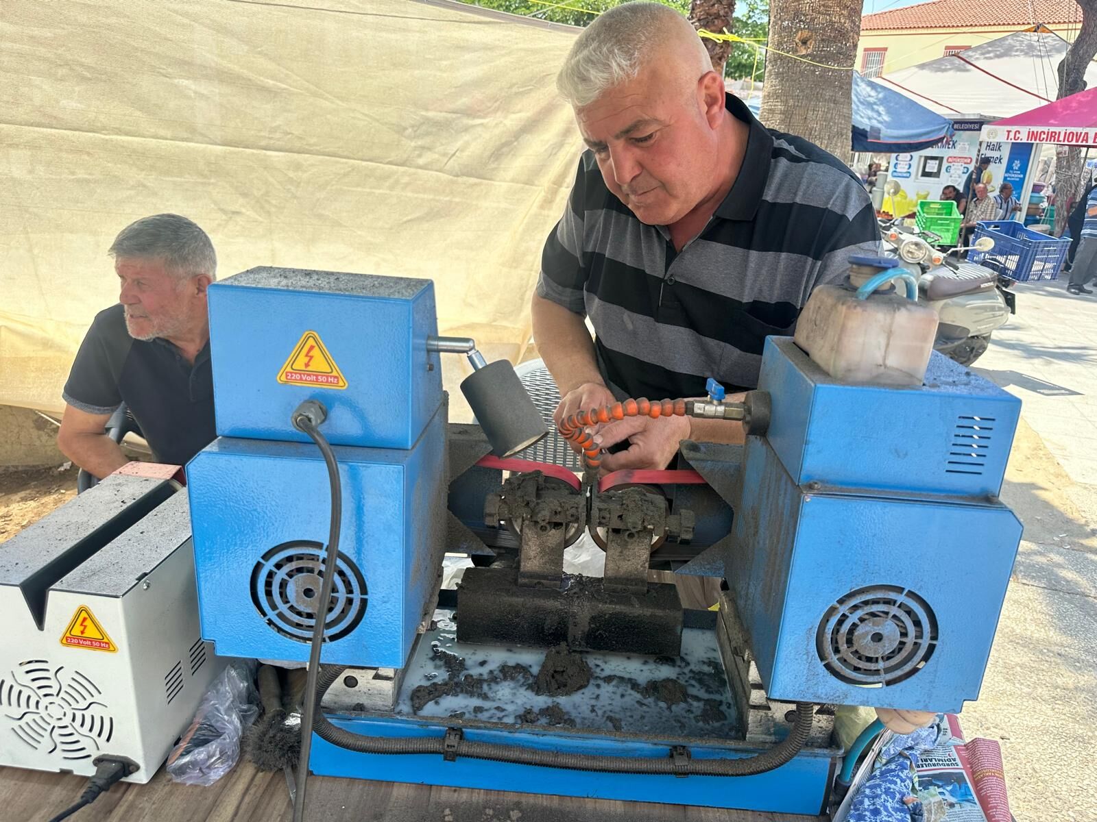 Emekliye Ayrildi Esnaf Oldu 666026 D1D240