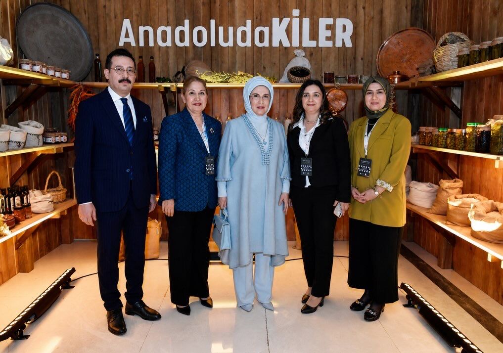 Emine Erdogandan Aydinli Kadinlara Ovgu Gibi Ziyaret 664706 Dac01F