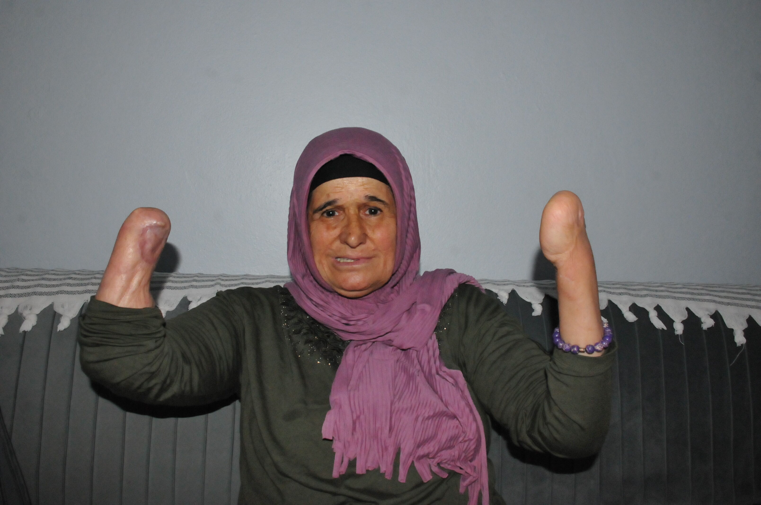 Fedakar Anne Elleri Olmadan Uc Cocuk Buyuttu Universitede Ok 660714 C53C1C