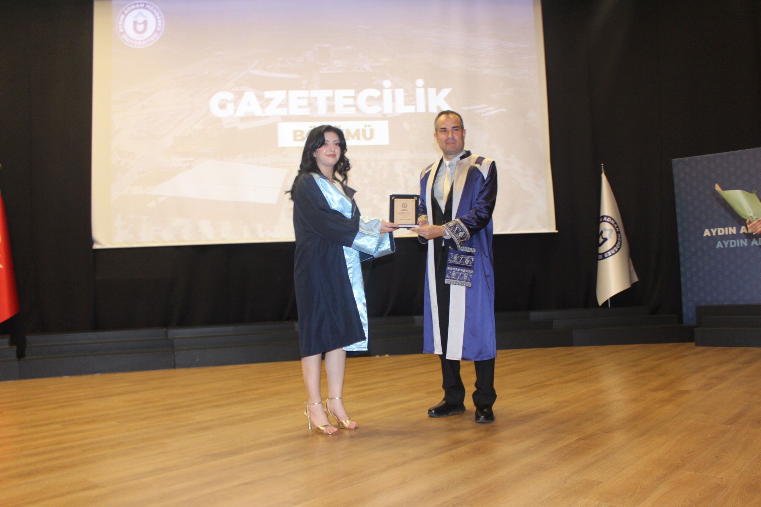 Gelecegin Iletisimcileri Mezuniyet Coskusuyla Ugurlandi 661262 7990Fc