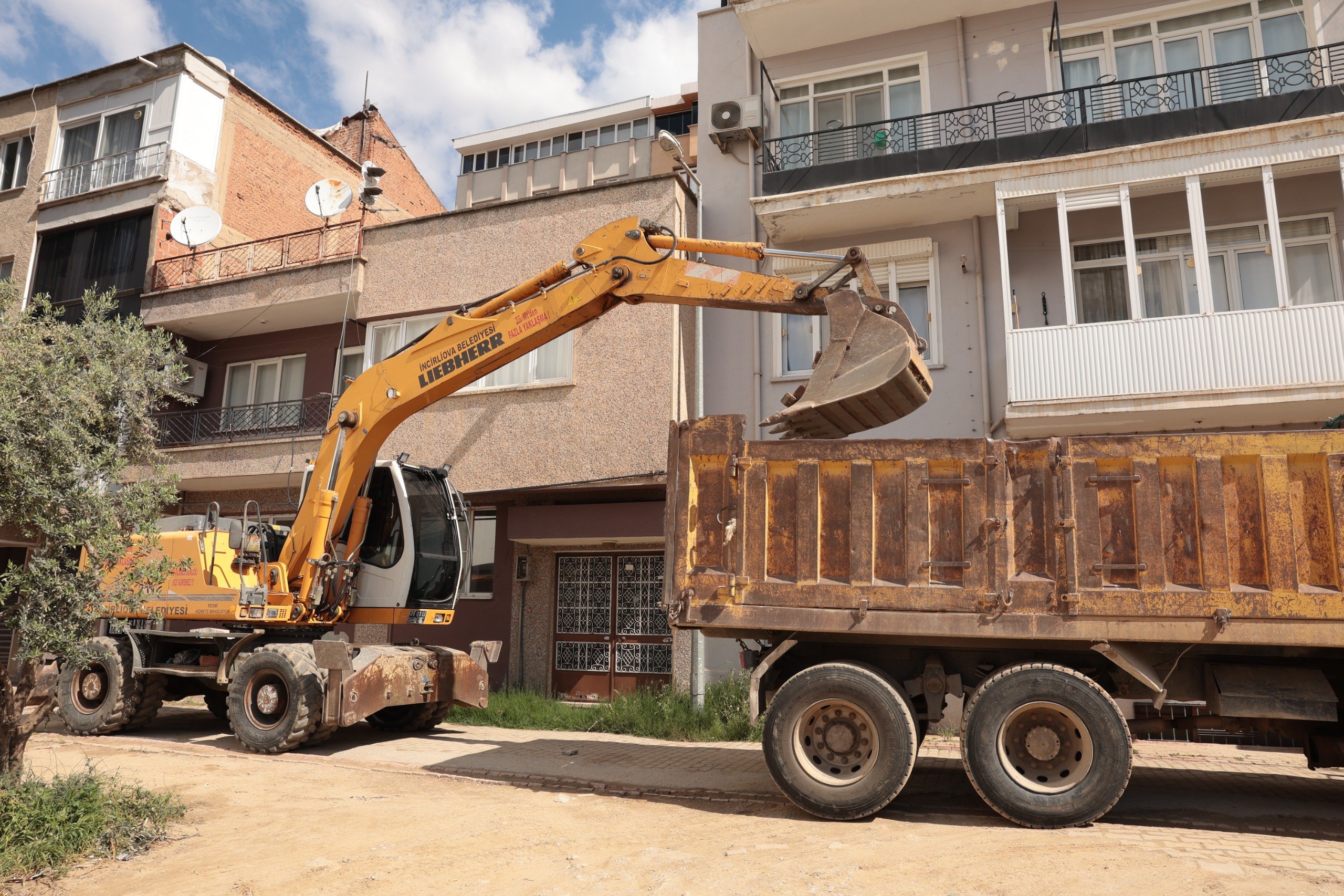 Incirliovada Dev Yol Hamlesi Calismalar Zafer Mahallesinde S 659094 82A011