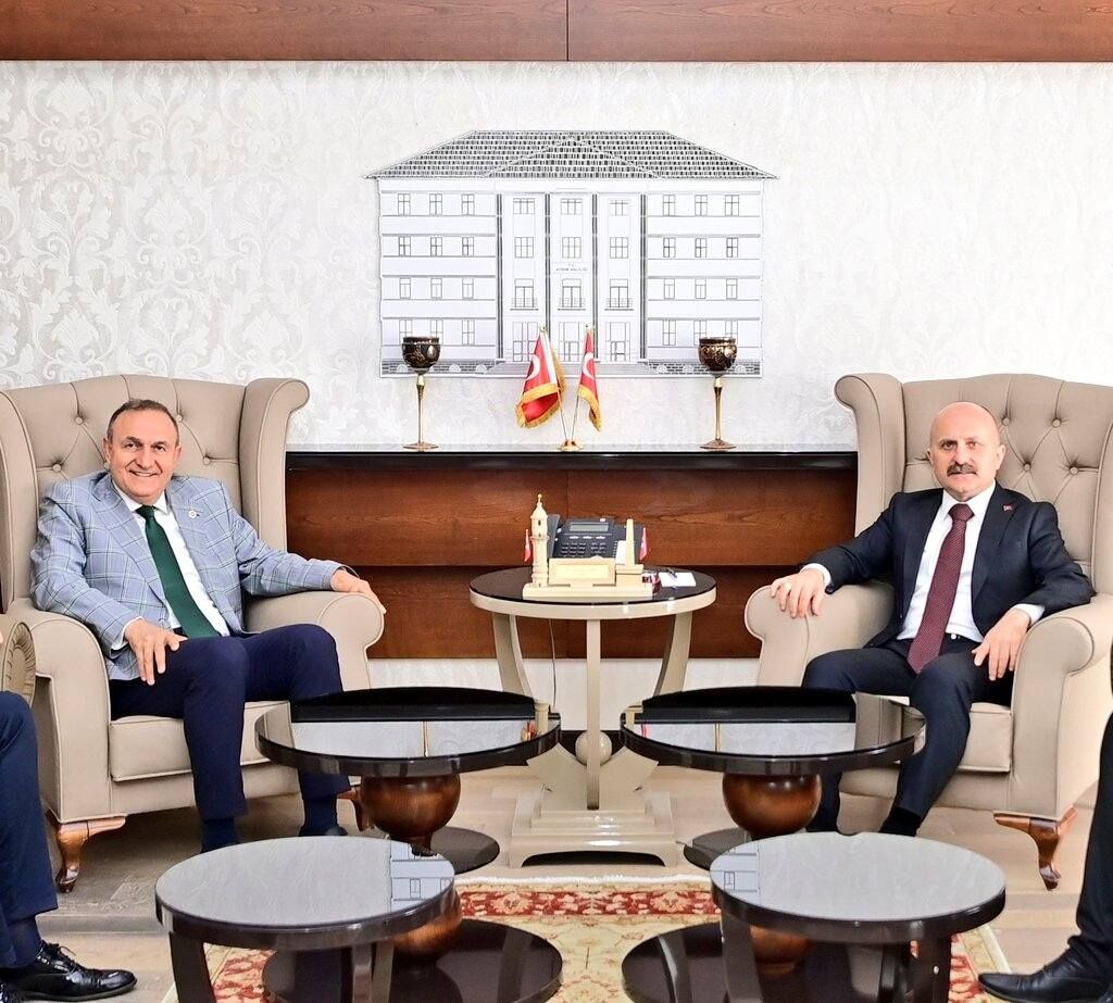 Iyi Partiden Vali Varola Hayirli Olsun Ziyareti 661144 6C8379