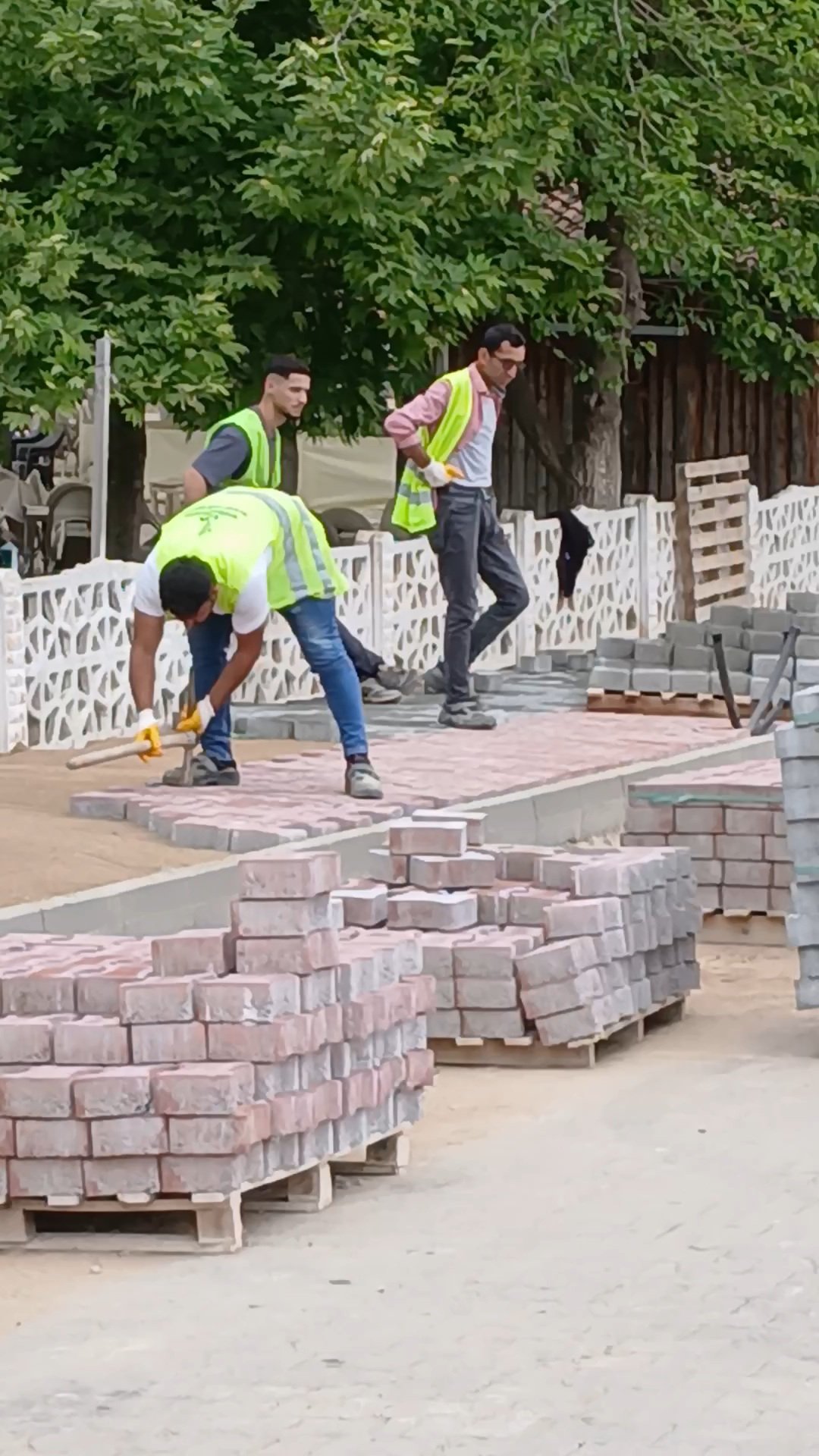 Karacasuda 1 Mayis Isciler Bayramda Da Alin Teri Doktu 658574 20756E