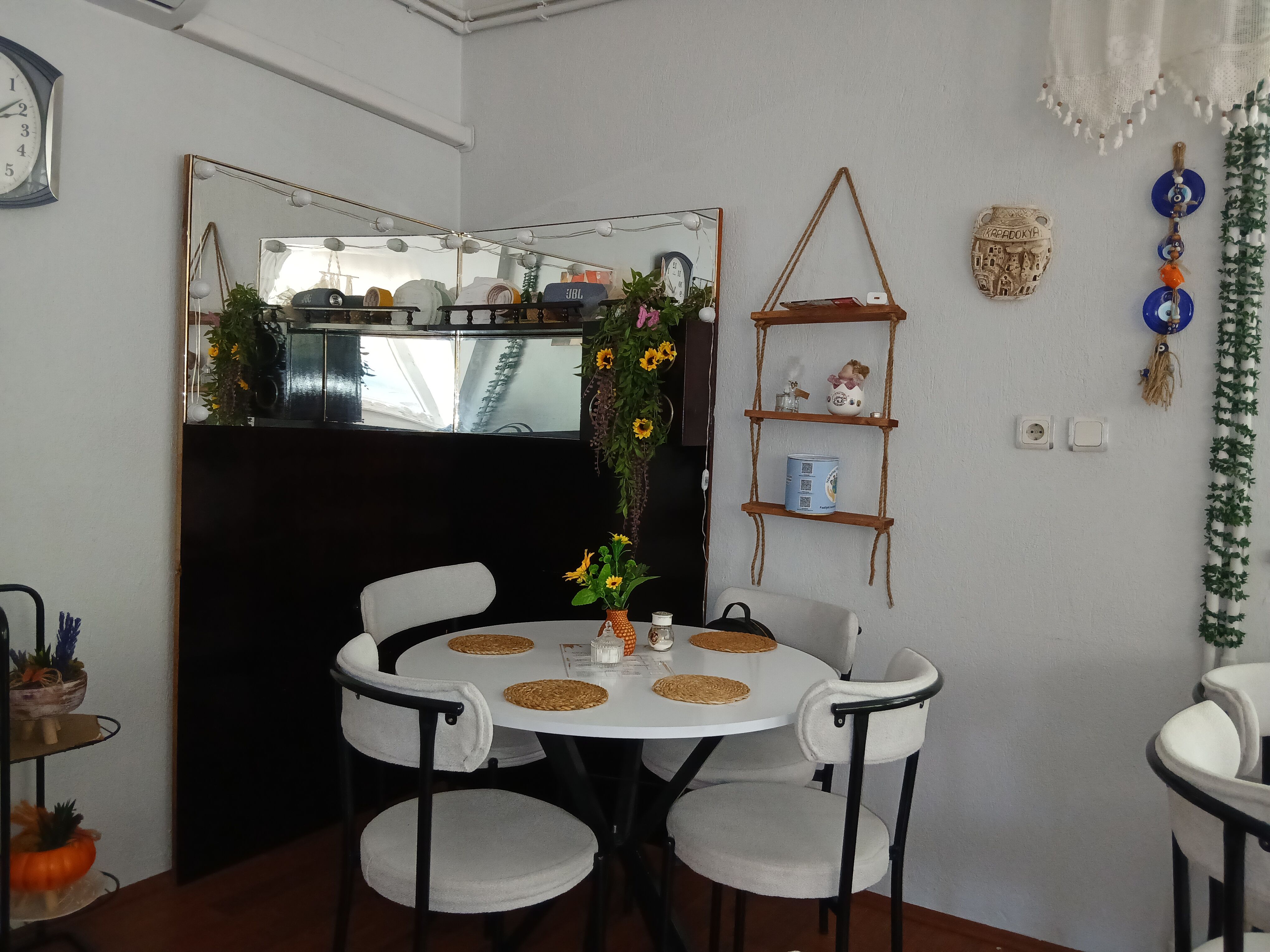 Karacasuda Ev Konforunda Mekan Su Cafe 661454 5352D9