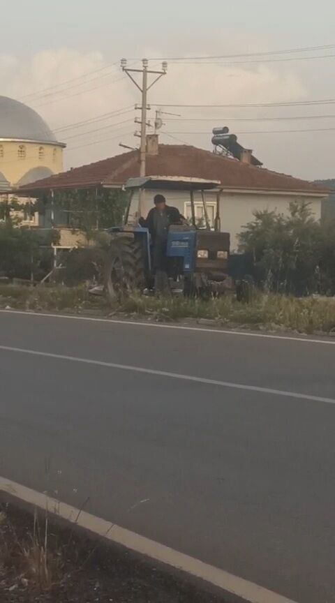 Karacasuda Karayollari Yapmayinca Vatandas Yapti Traktoruyle 662060 5Ab756