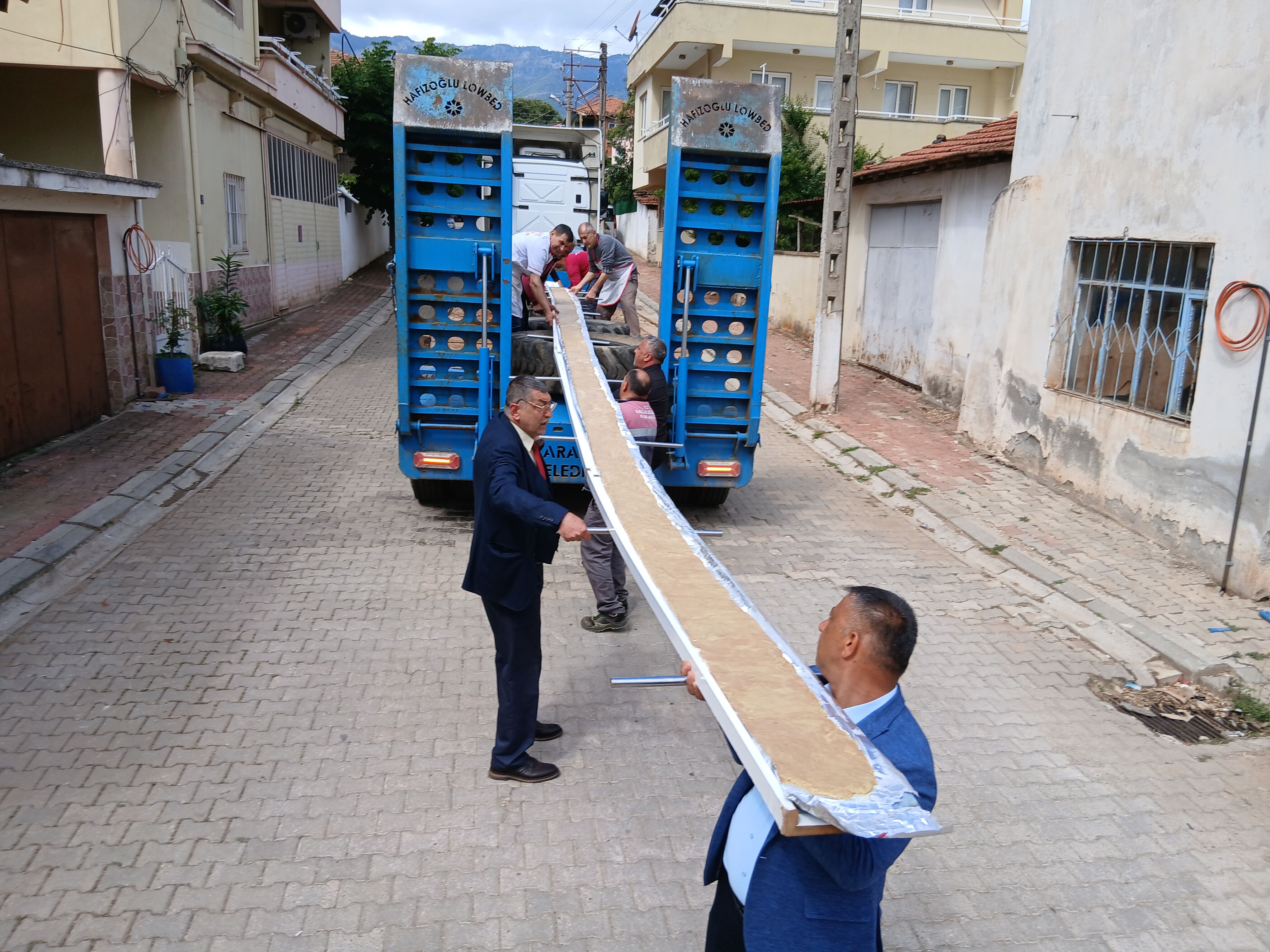 Karacasuda Siradan Bir Gun 14 Metrelik Pide Yapiliyor 664104 6B3Fd9