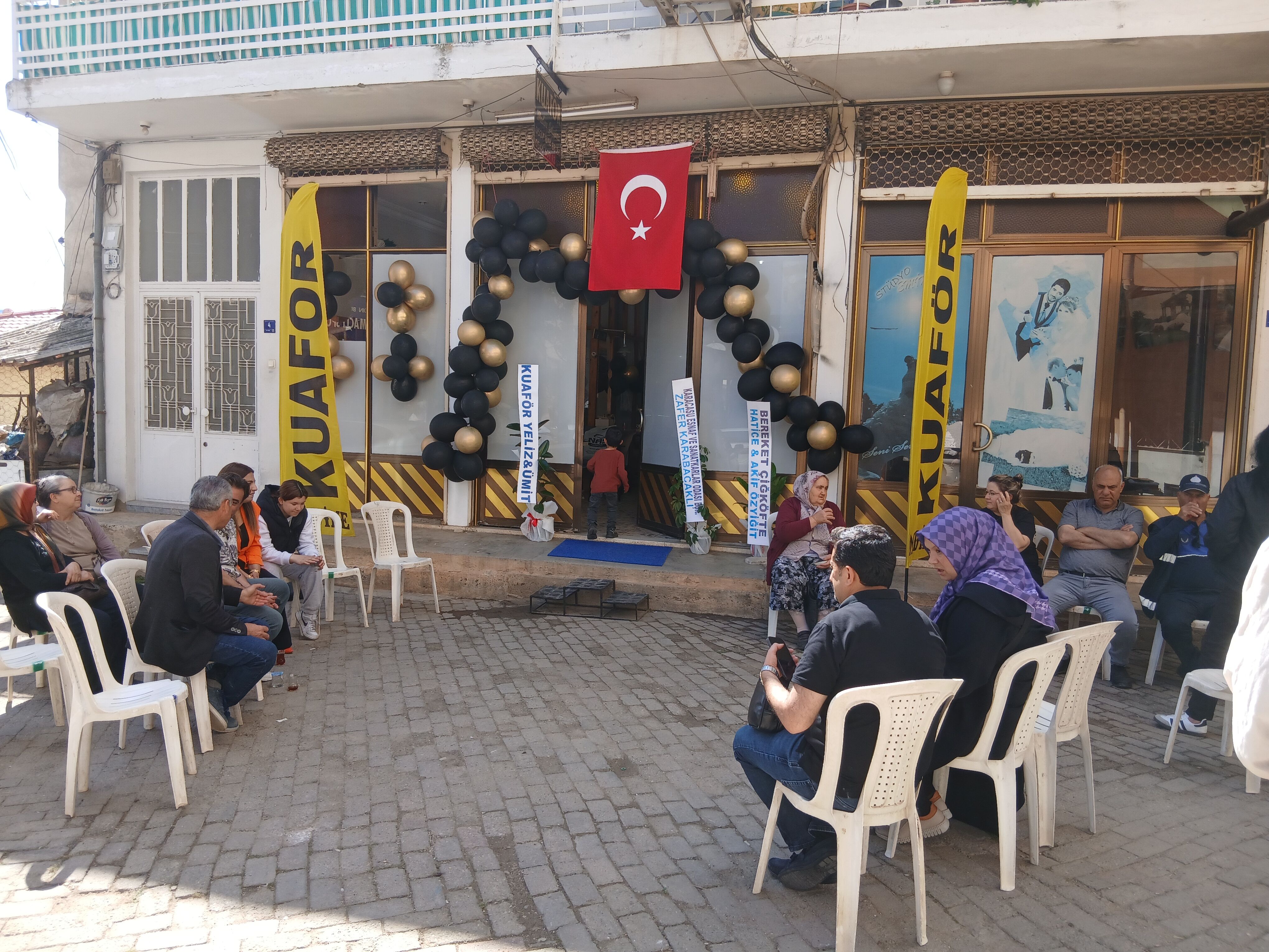 Karacasuya Yeni Kuafor Ciraklikla Basladi 18 Yasinda Kendi I 662559 378F20