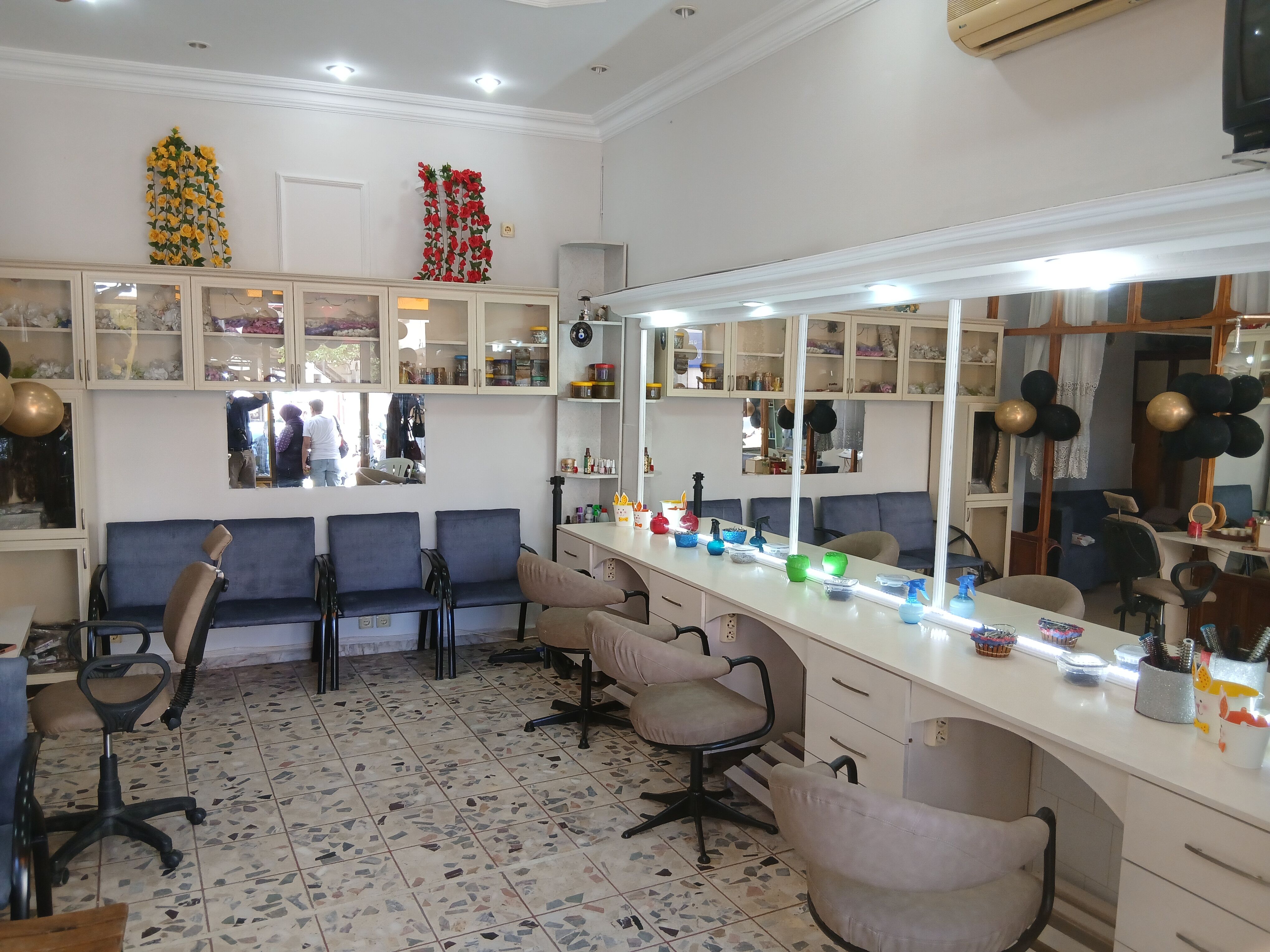 Karacasuya Yeni Kuafor Ciraklikla Basladi 18 Yasinda Kendi I 662559 Ba82D0