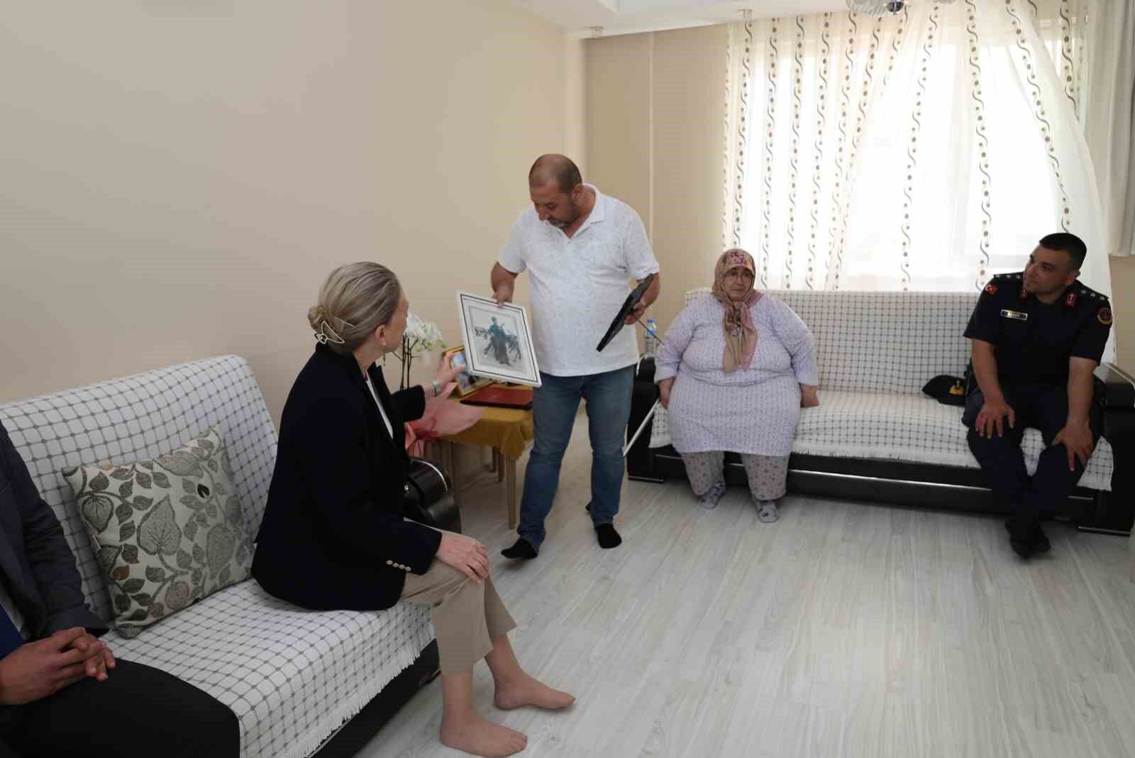 Kaymakam Kupeli Sehit Ailelerini Unutmadi 1780043405741 839873