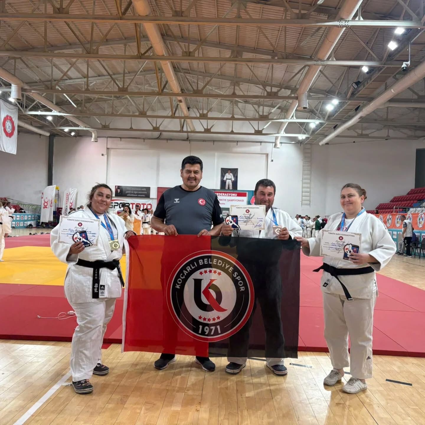 Kocarli Ankarada Tarih Yazdi 660929 6D3E0F