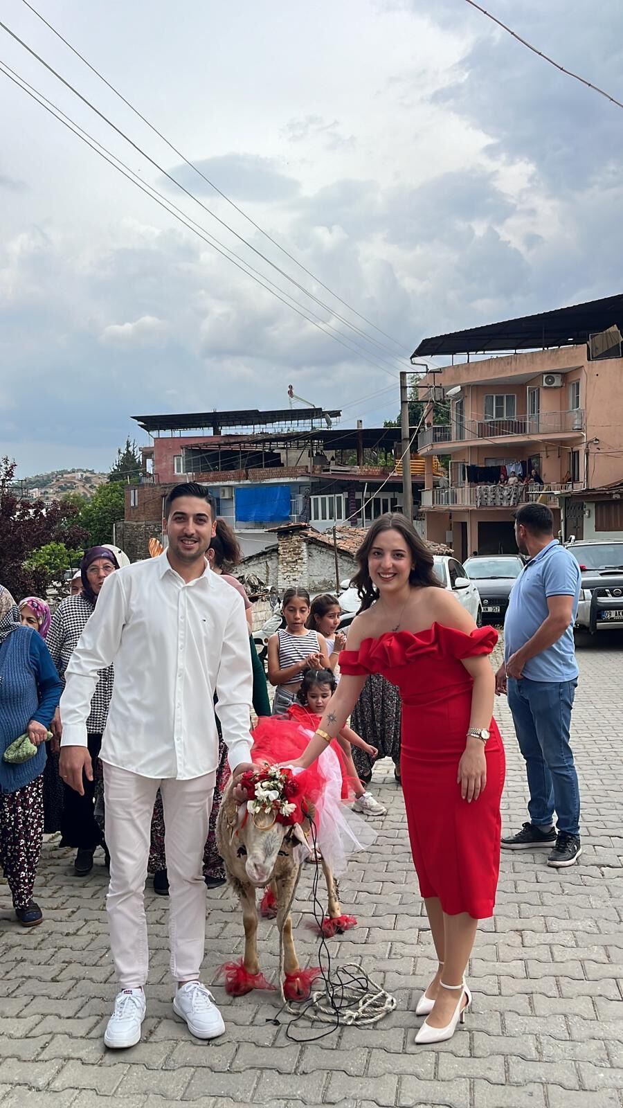 Kocarlida Gelenek Yasatildi Huriye Gelin Kocunu Aldi 665024 56B19E