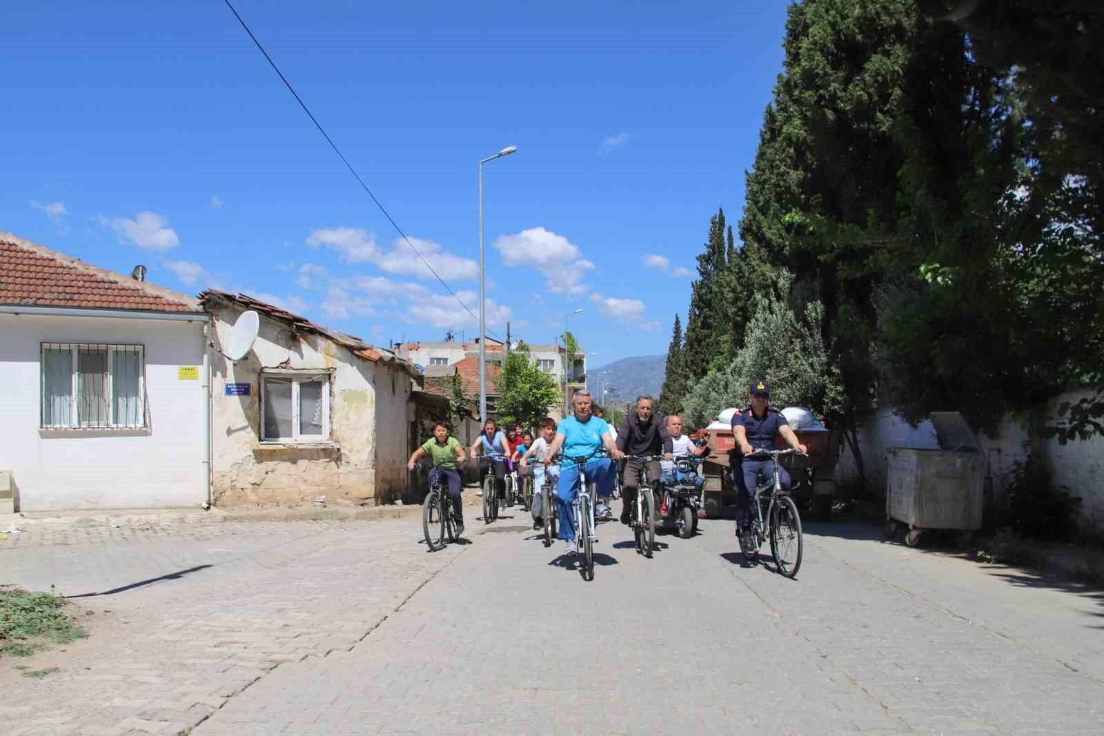 Kosk Te 19 Mayis Coskusu Pedal Cevirerek Kutlandi 1779115510689 500237
