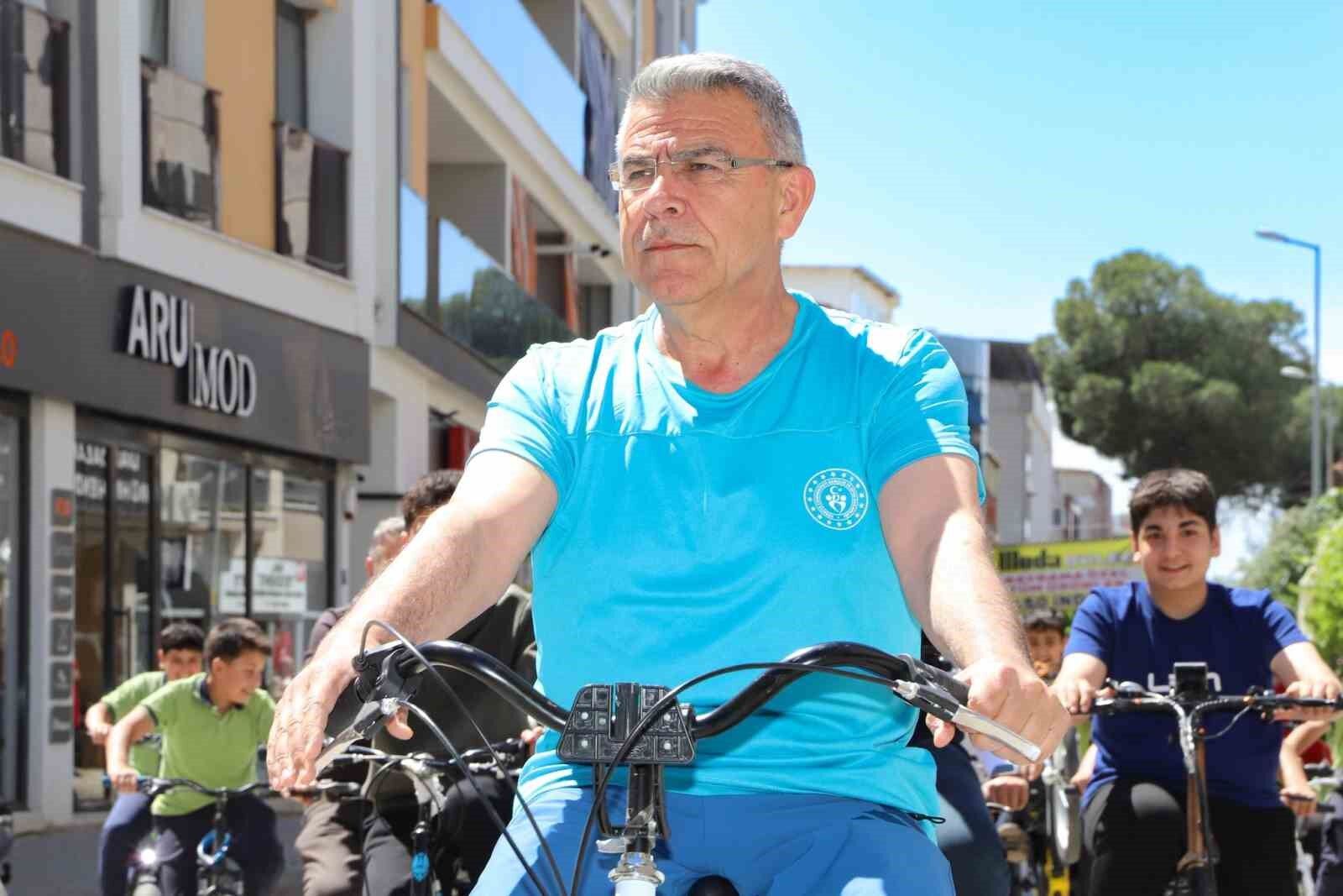 Kosk Te 19 Mayis Coskusu Pedal Cevirerek Kutlandi 1779115512465 725598