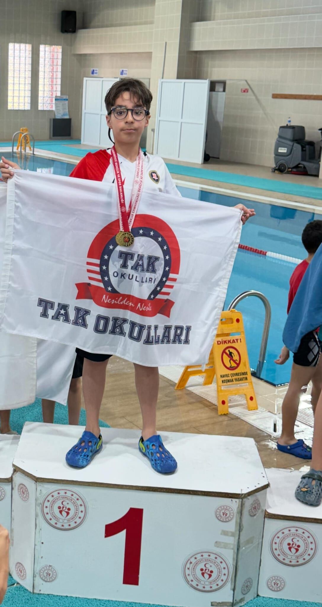 Kusadali Sporcu Buyuksoy Havuzdan 3 Altin Zafer Cikardi 664472 753F62