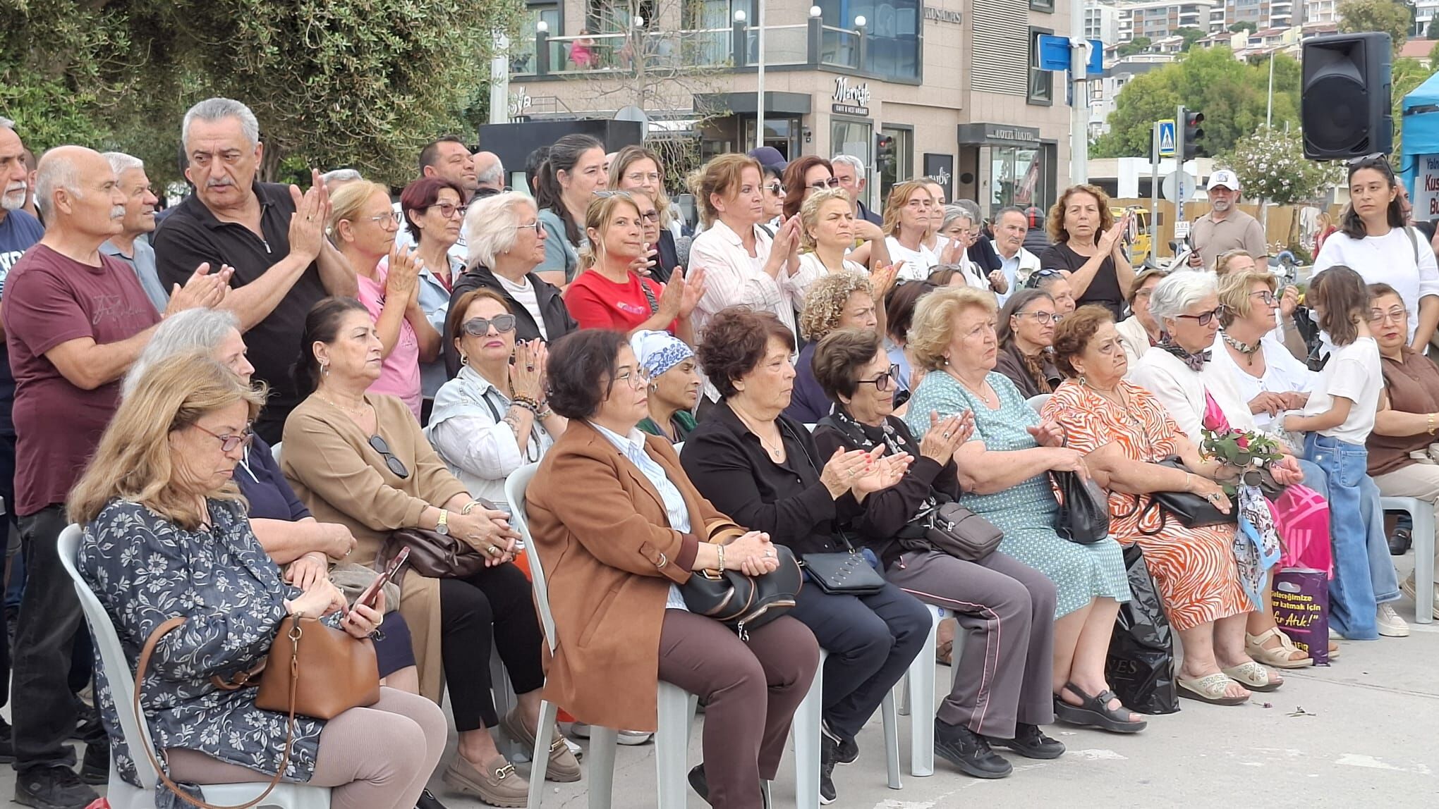 Kusadasi Chp Ilce Teskilati Butlan Golgesinde Bayramlasti 664763 32E46D