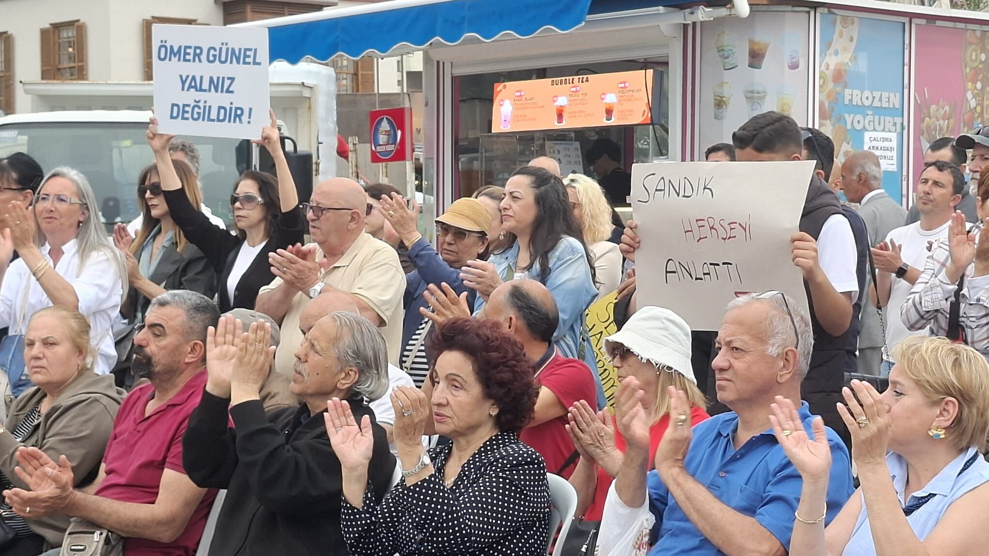 Kusadasi Chp Ilce Teskilati Butlan Golgesinde Bayramlasti 664763 D34C4B