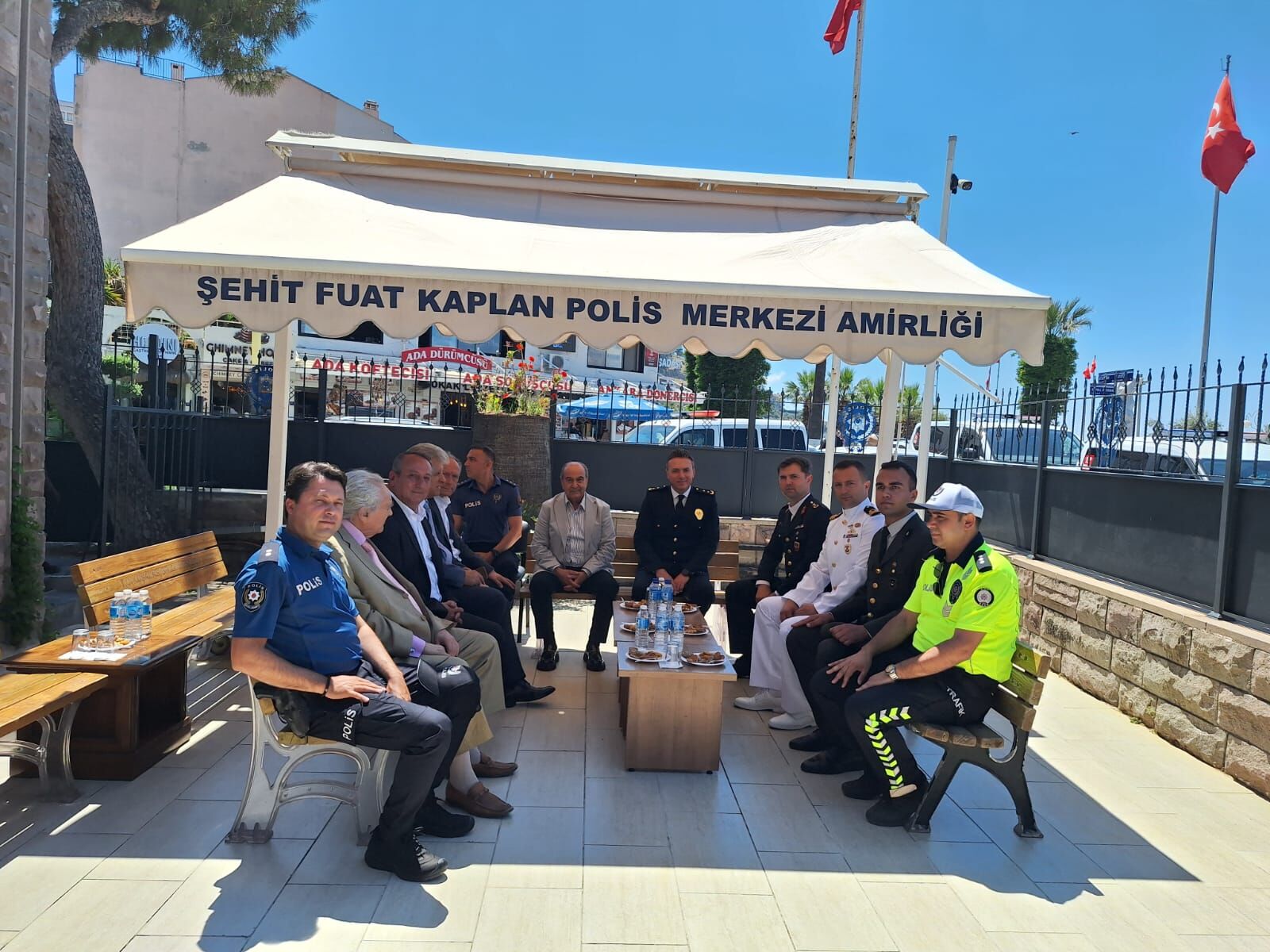 Kusadasi Ilce Protokolu Bayram Programinda Bulustu 665930 Bb78A8
