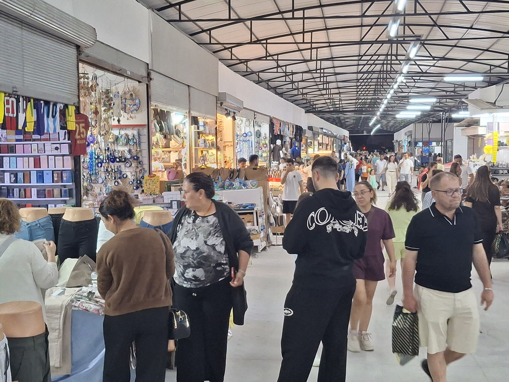 Mavisehir Pazarinda Bayram Yogunlugu Beklentinin Altinda Kal 666183 0B686C