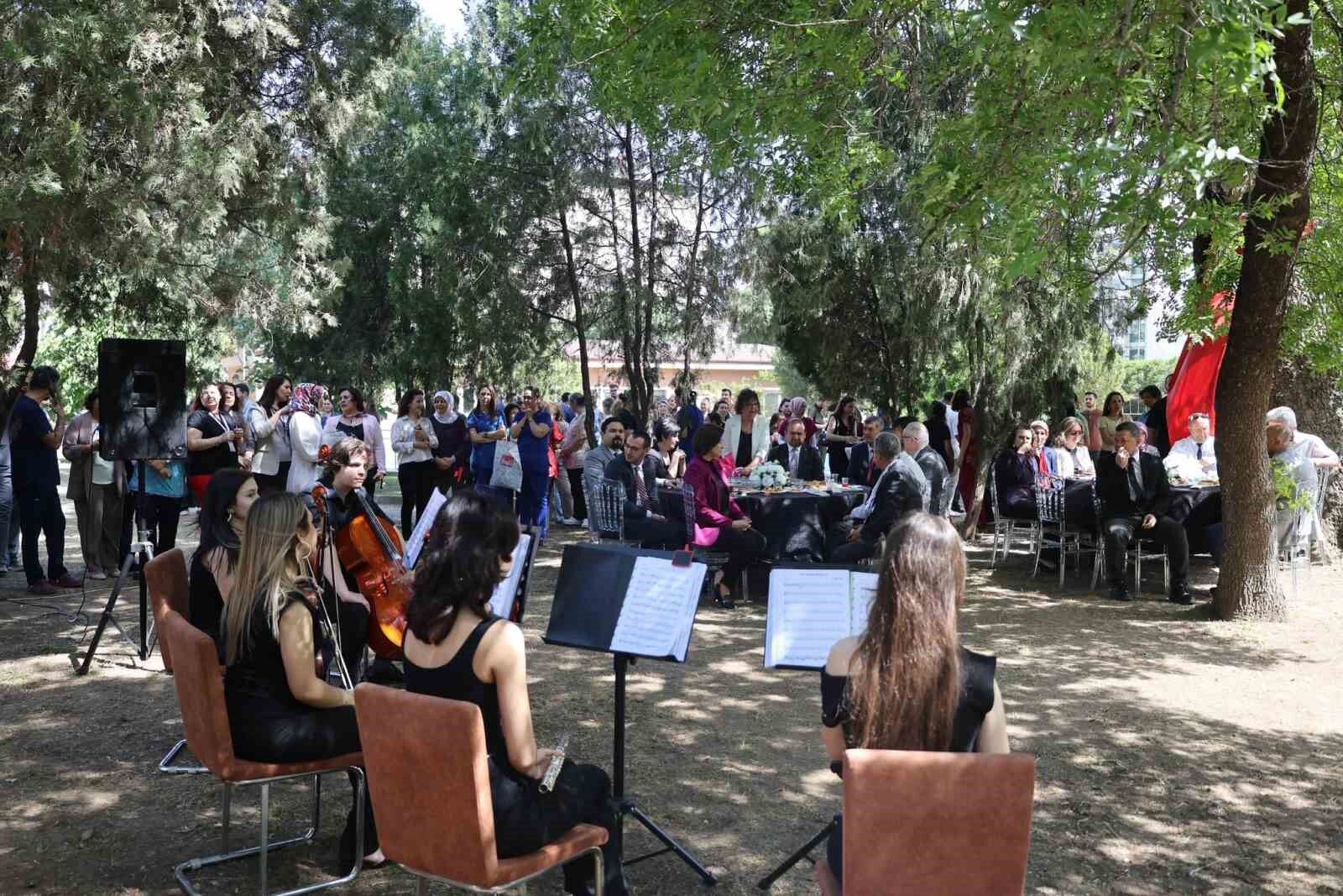 Meslekte 36 Inci Yilini Tamamlayan Hemsirelere Plaket Takdim Edildi 1778654706482 855815