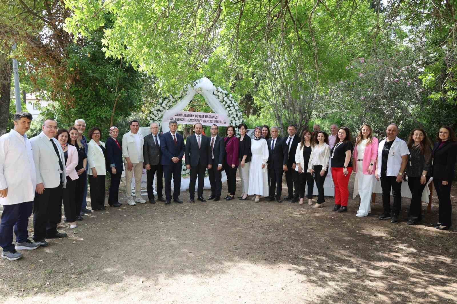 Meslekte 36 Inci Yilini Tamamlayan Hemsirelere Plaket Takdim Edildi 1778654708232 826646