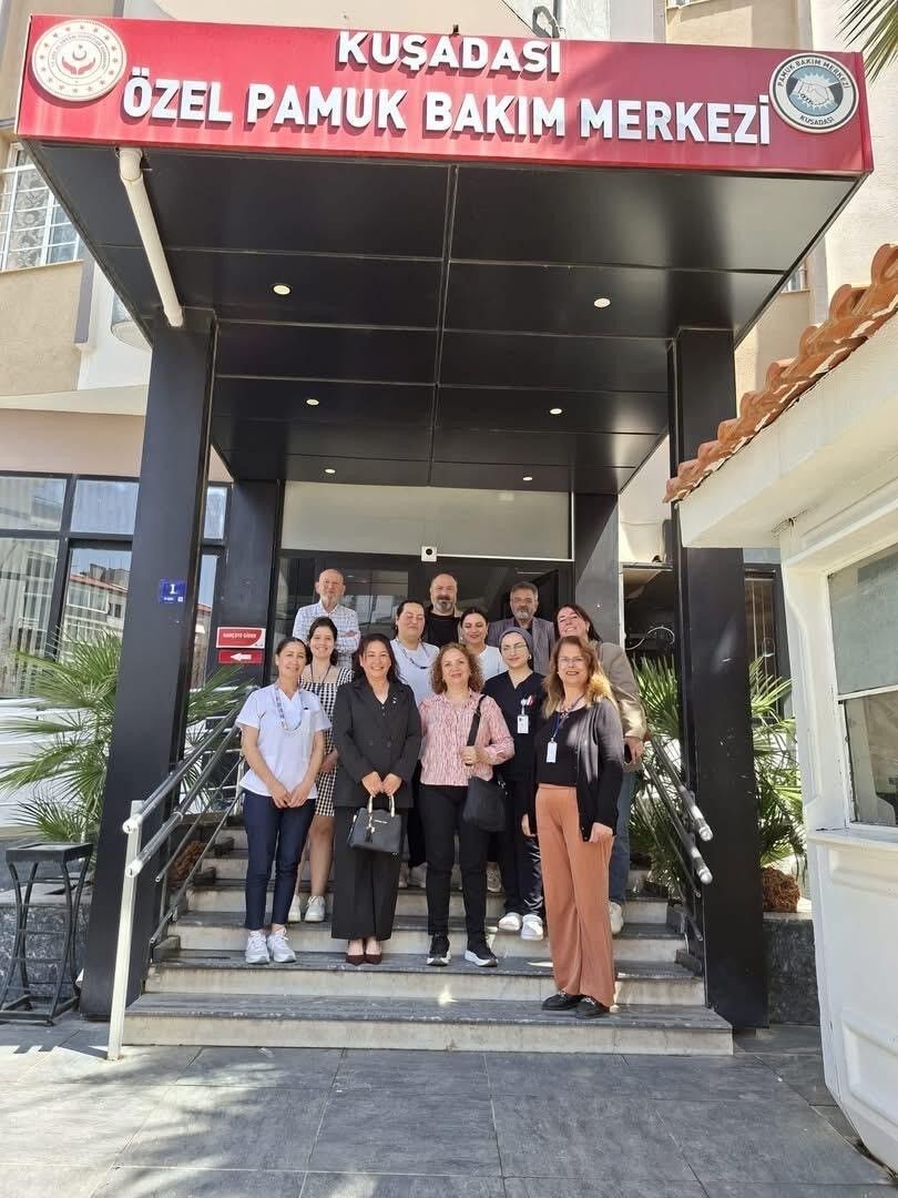 Mhp Kusadasi Teskilati Anneler Gunu Nde Sehit Aileleriyle Bulustu 1778433010636 748303