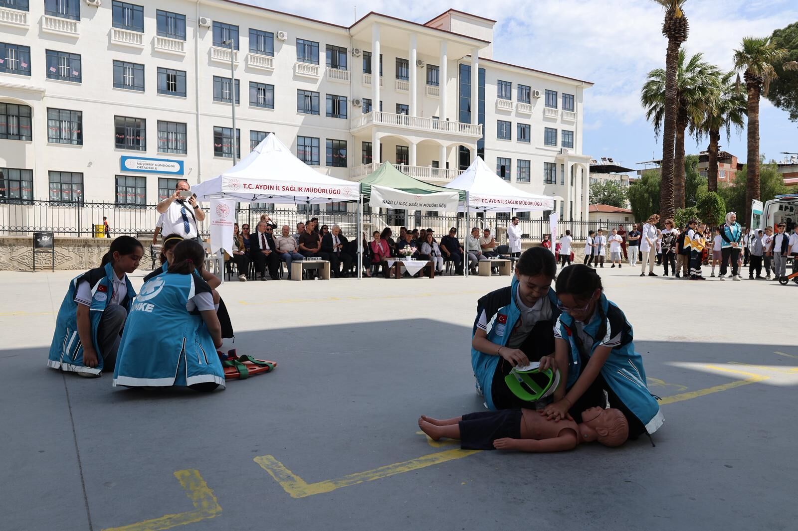 Nazillide 1304 Ogrencisi Saglik Elcisi Oldu 662141 C0A1Ce
