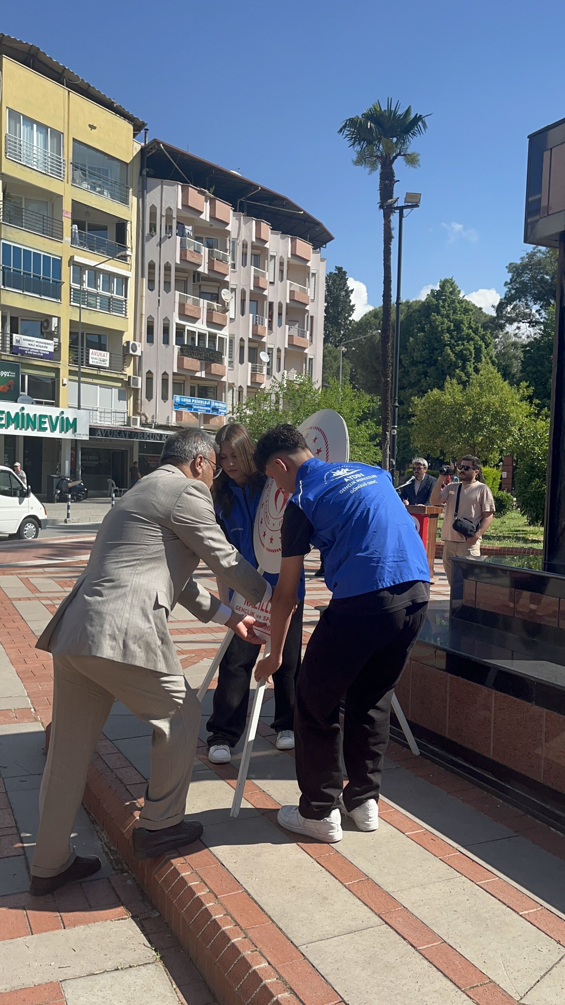 Nazillide 19 Mayis Coskusu Ataturk Anitinda Basladi 662380 B6583D