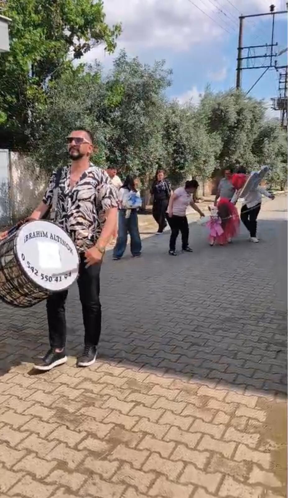 Nazillide Geline Bayram Surprizi Gelin Kocu Beklerken Buzagi 665177 84Cf07